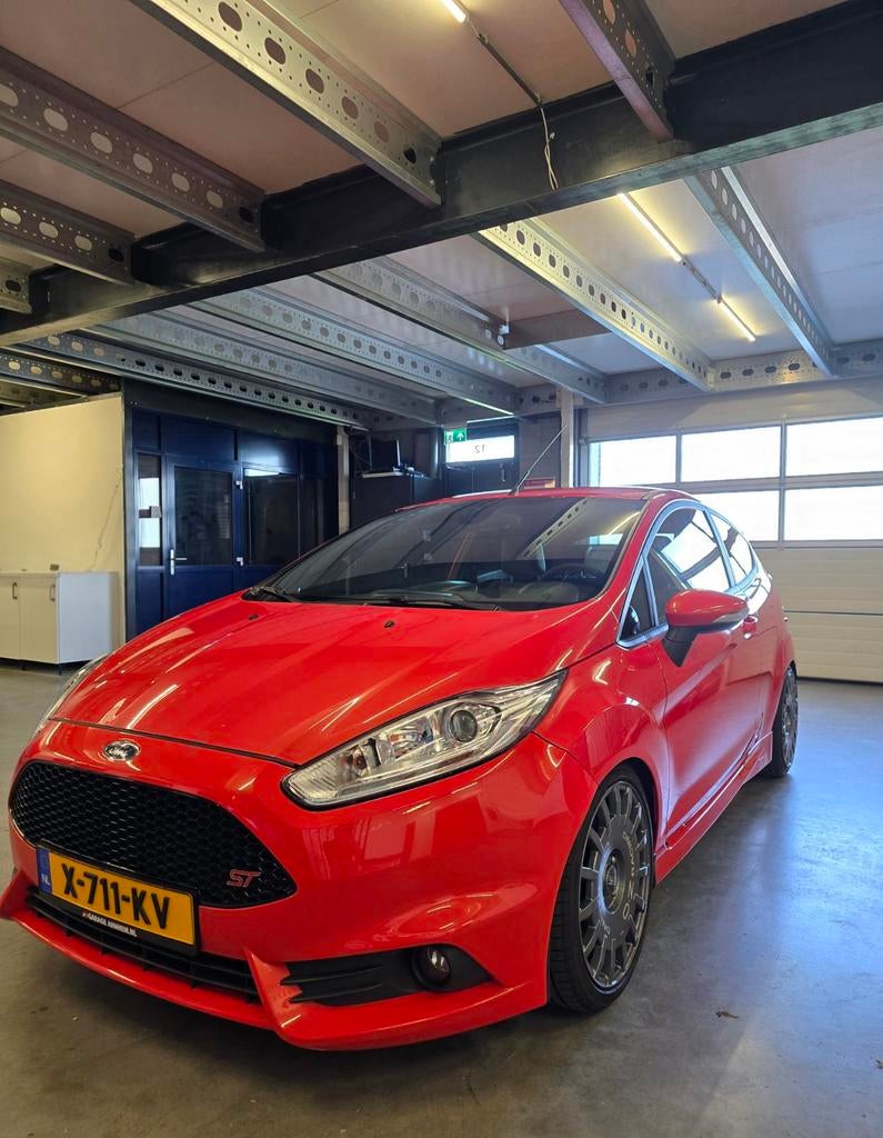 Ford Fiesta ST mk 7.5 2017, Voorwielaandrijving, 1596 cc, 565 kg, Leder en Stof