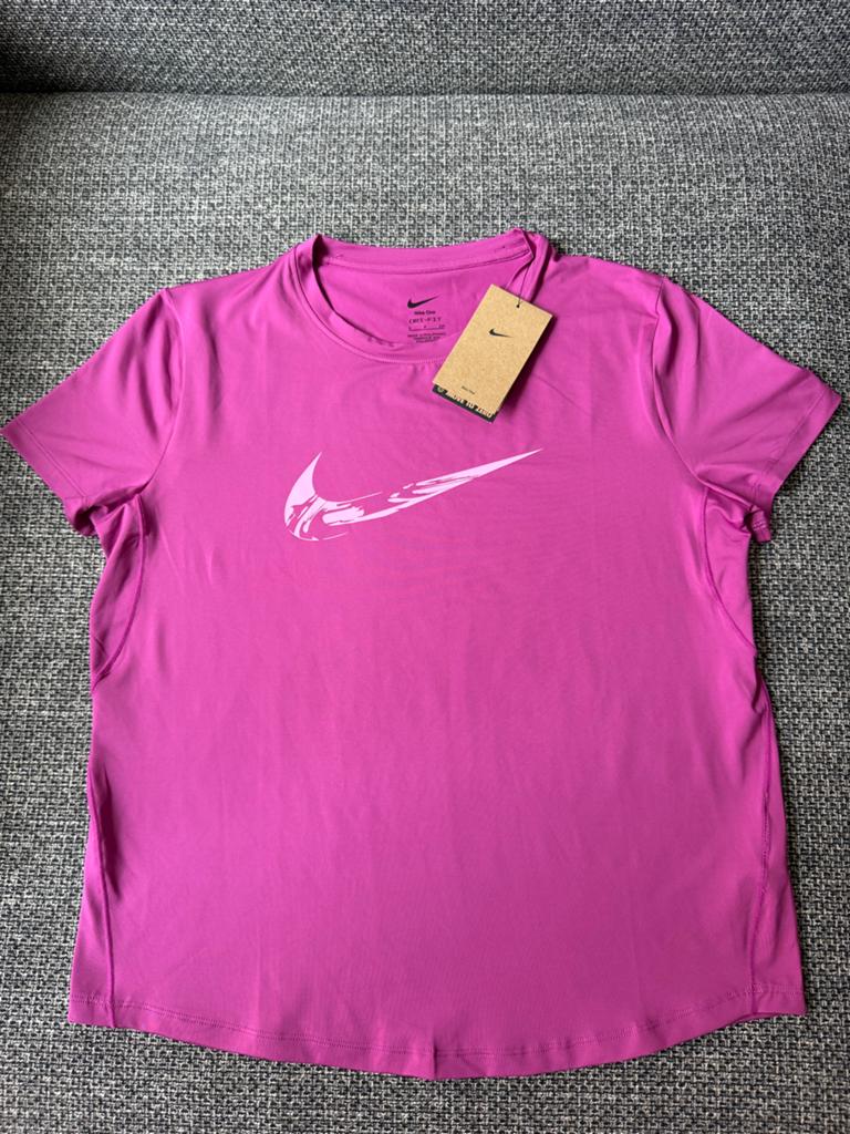 Nike Dri-Fit Fitness T-shirt Maat S - Nieuw met labels, Kleding | Dames, Sportkleding, Nieuw, Ophalen of Verzenden, Fitness of Aerobics