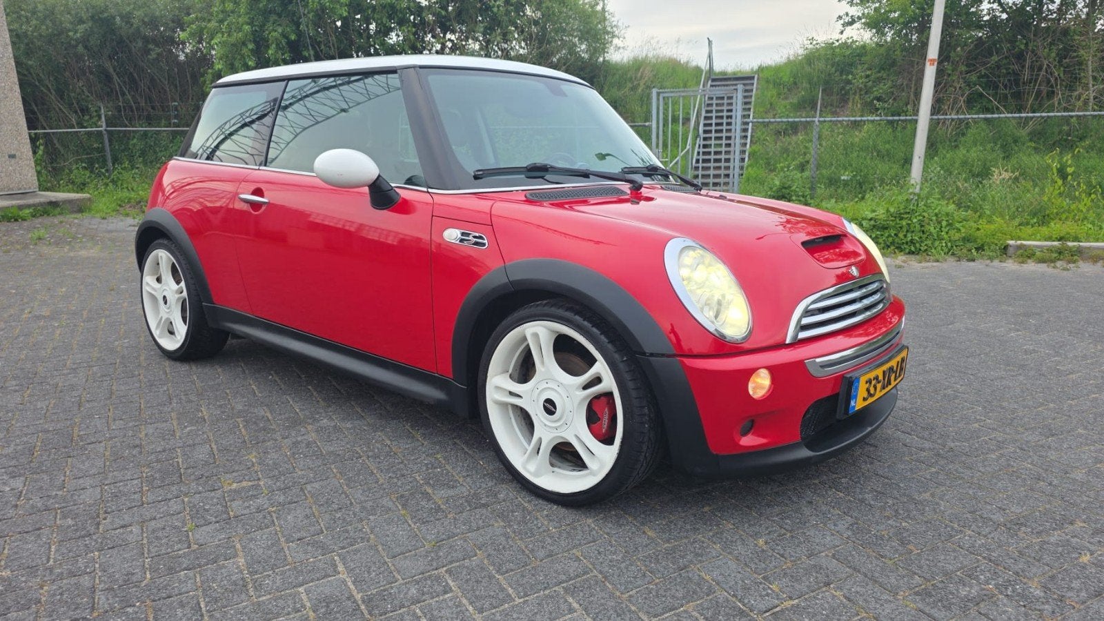 Mini 1.6 16V Cooper S works 155KW 2006 Rood, Auto's, Mini, Voorwielaandrijving, 4 cilinders, 4 stoelen, Handgeschakeld