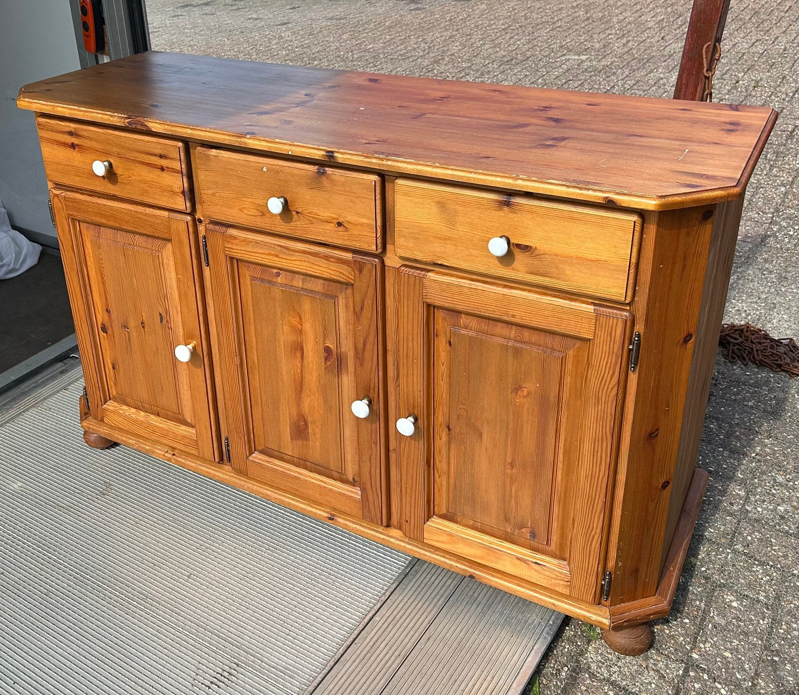 Grenen Dressoir met 3 Deuren en 3 Laden, Ophalen, Gebruikt, 100 tot 150 cm, Met lade(s)