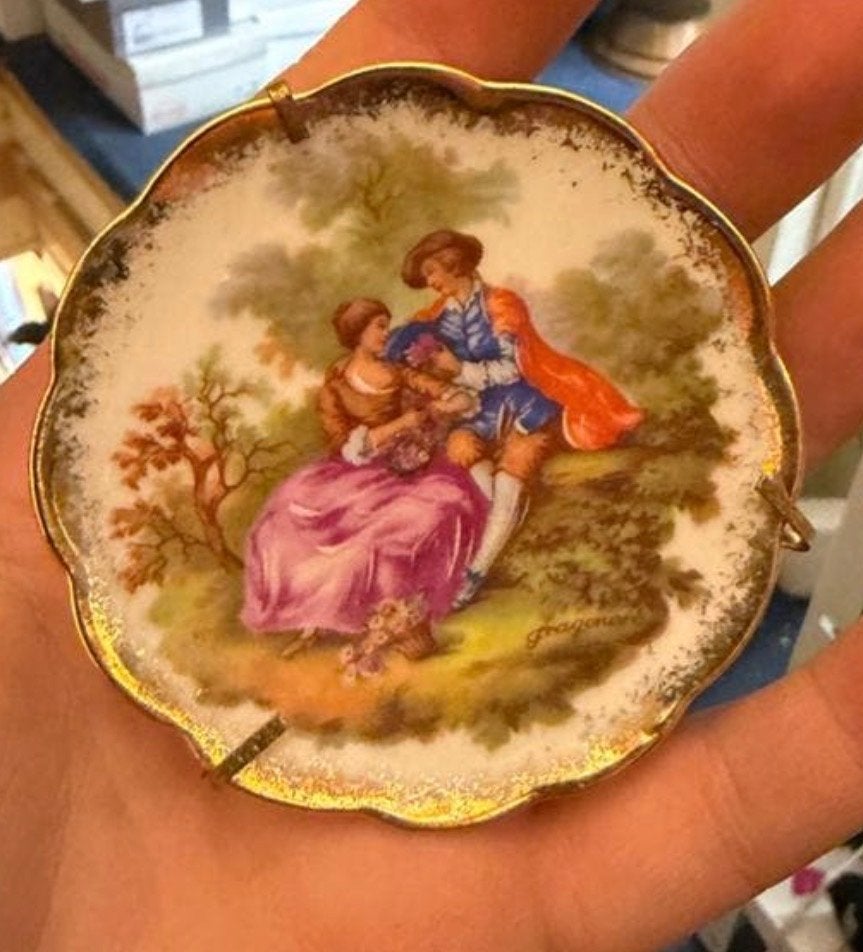 Antieke Limoges Porseleinen Broche - Romantisch Tafereel, Antiek en Kunst, Ophalen of Verzenden