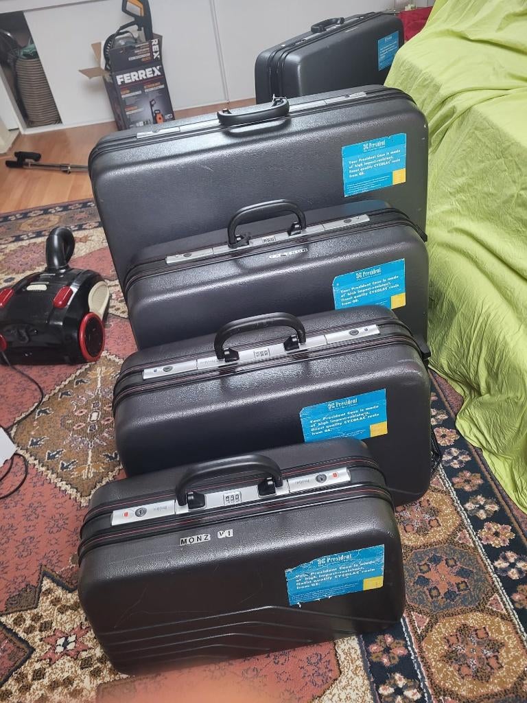 4 x Stevige Koffers Merk President, Sieraden, Tassen en Uiterlijk, Koffers, Gebruikt, Hard kunststof, 70 cm of meer, Ophalen