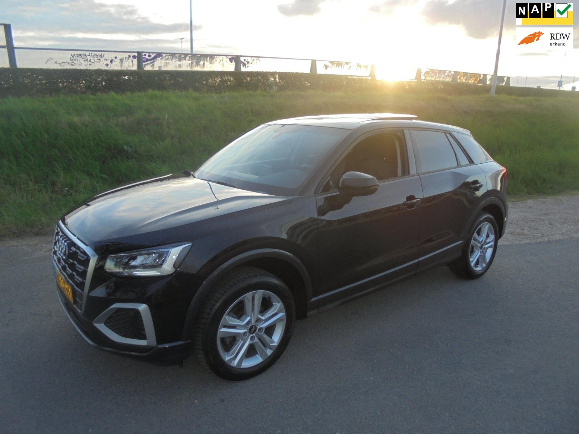 Audi Q2 Audi Q2 35 TFSI benzine airco ecc panorama dak Leder, Auto's, 4 cilinders, Leder en Stof, Zwart, Bedrijf