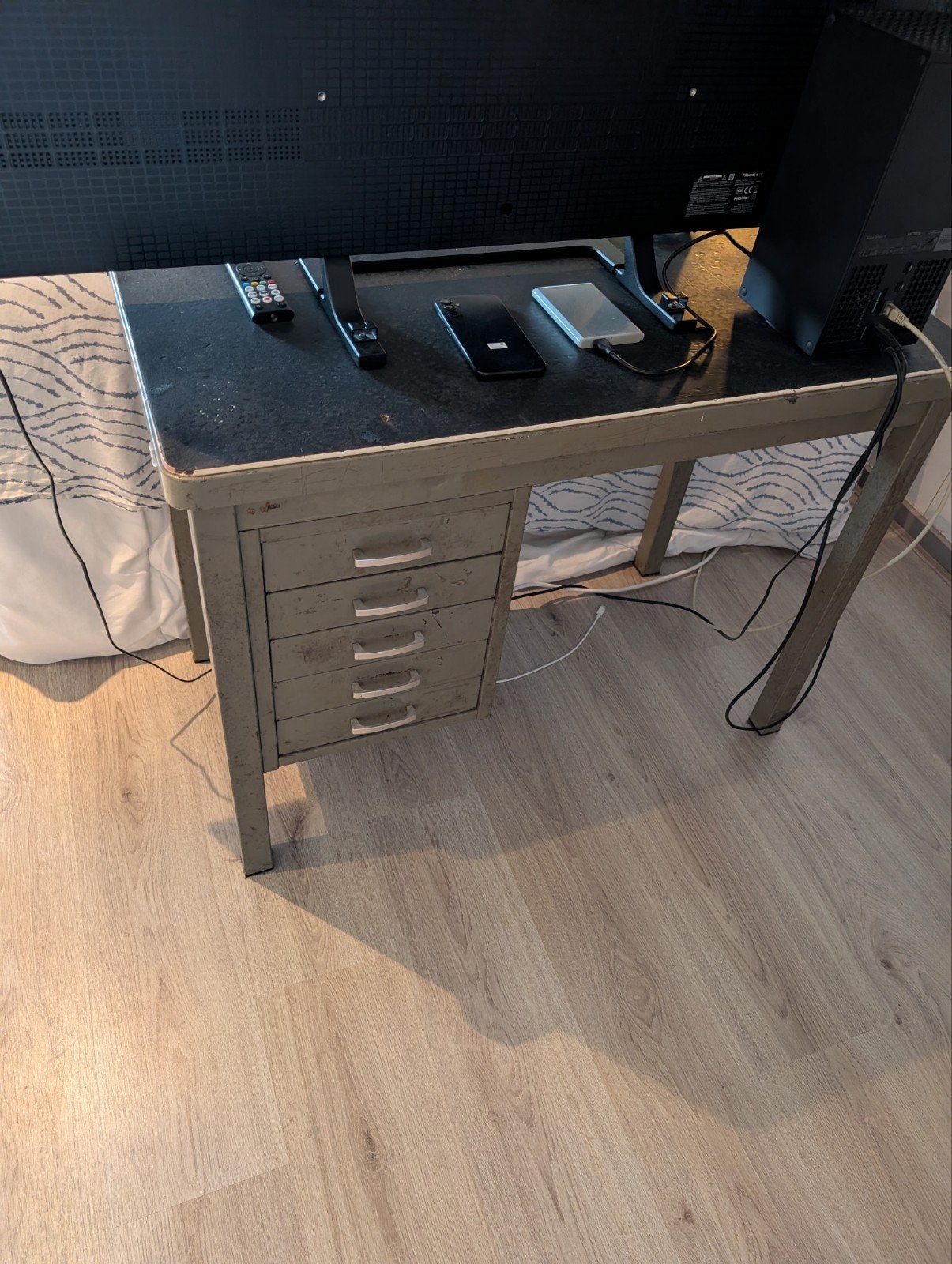 Metalen bureau, Ophalen, 25 tot 50 cm, Rechthoekig, 50 tot 100 cm