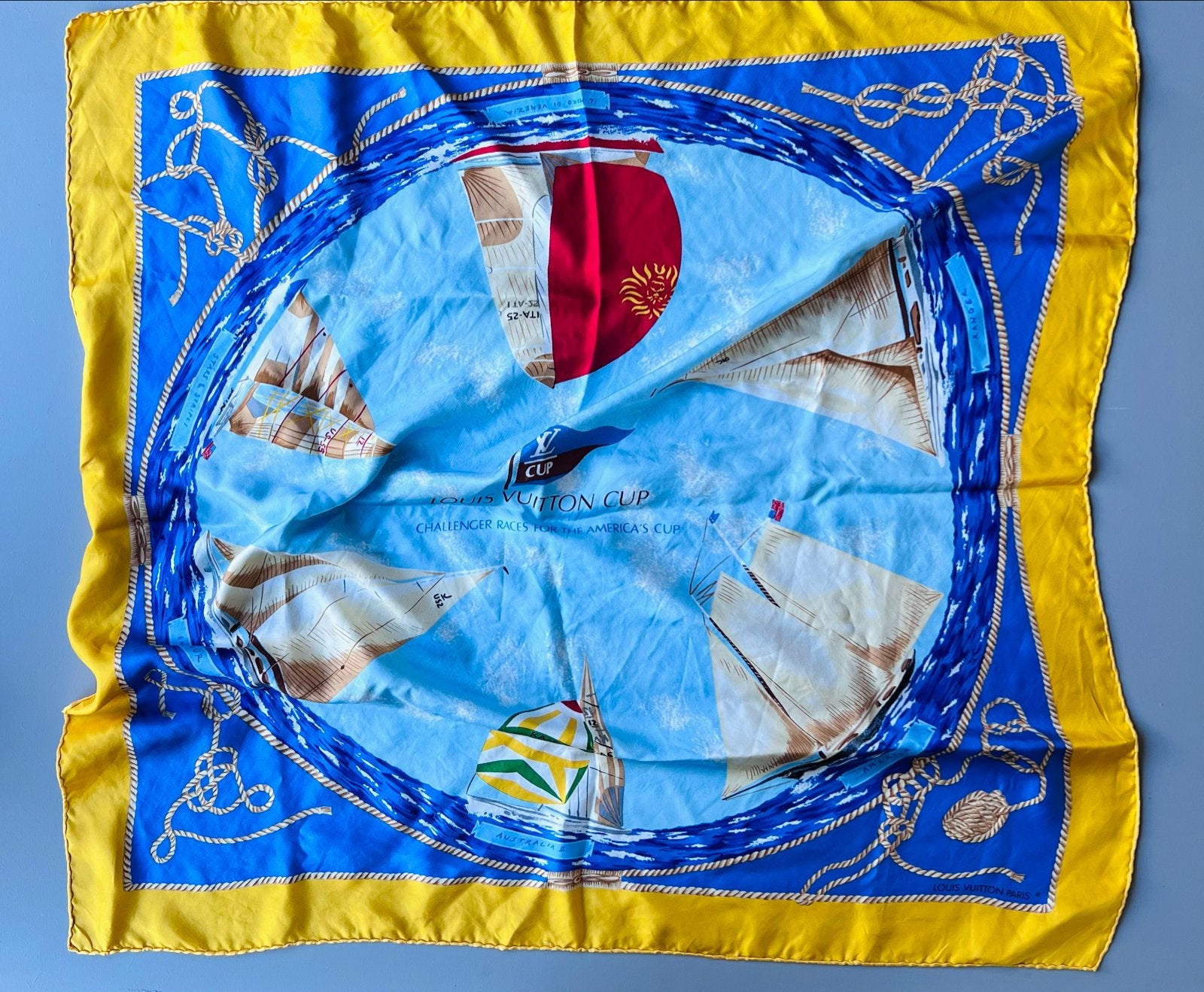 Louis Vuitton Cup Zijden Shawl - Zeilboot Design, Ophalen of Verzenden, Zo goed als nieuw