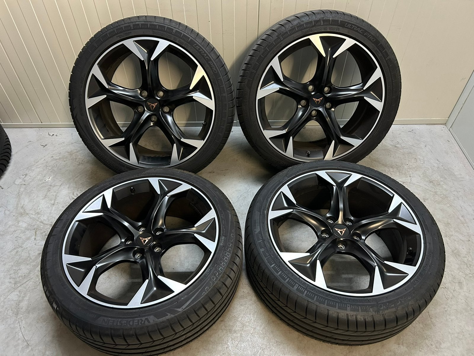 Originele Cupra Formentor 19 inch Vredenstein 2026/2024, Auto-onderdelen, Banden en Velgen, Personenwagen, **, **