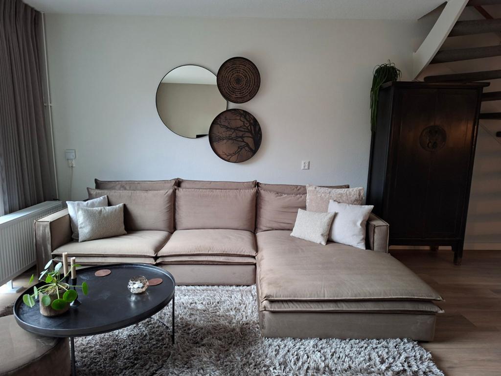 Te koop hoekbank velvet taupe 310 cm breed zgan, Ophalen, 100 tot 125 cm, Hoekbank, 300 cm of meer