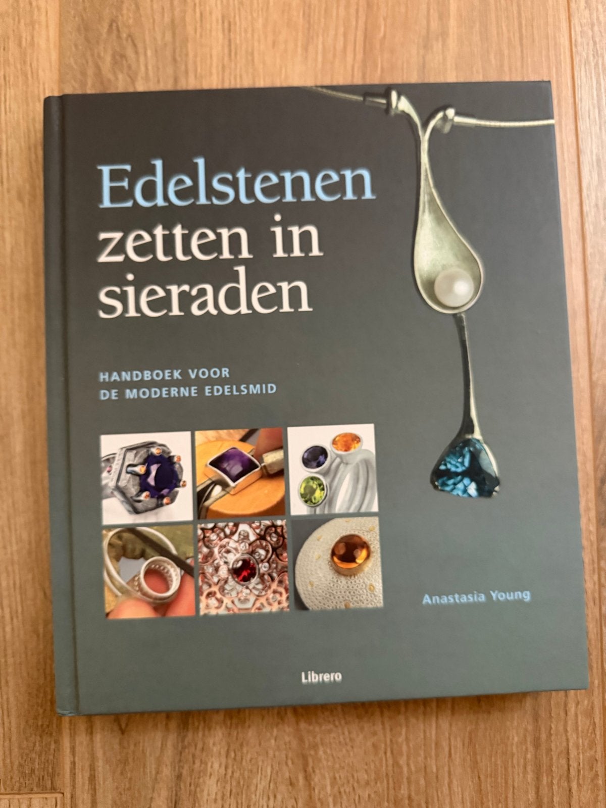 Edelstenen zetten in sieraden - Handboek voor edelsmid, Boeken, Ophalen of Verzenden, Zo goed als nieuw, Techniek