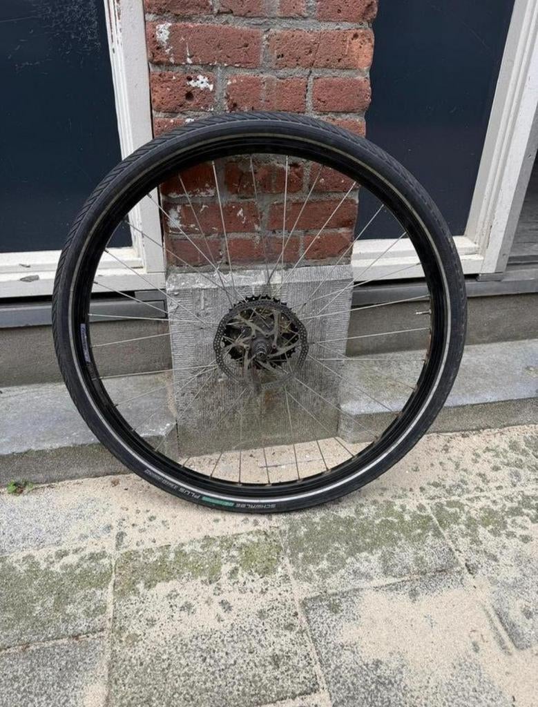 achterwiel 28 inch met schijfrem en 10 speed casette, Fietsen en Brommers, Fietsonderdelen, Zo goed als nieuw, Aluminium, Shimano