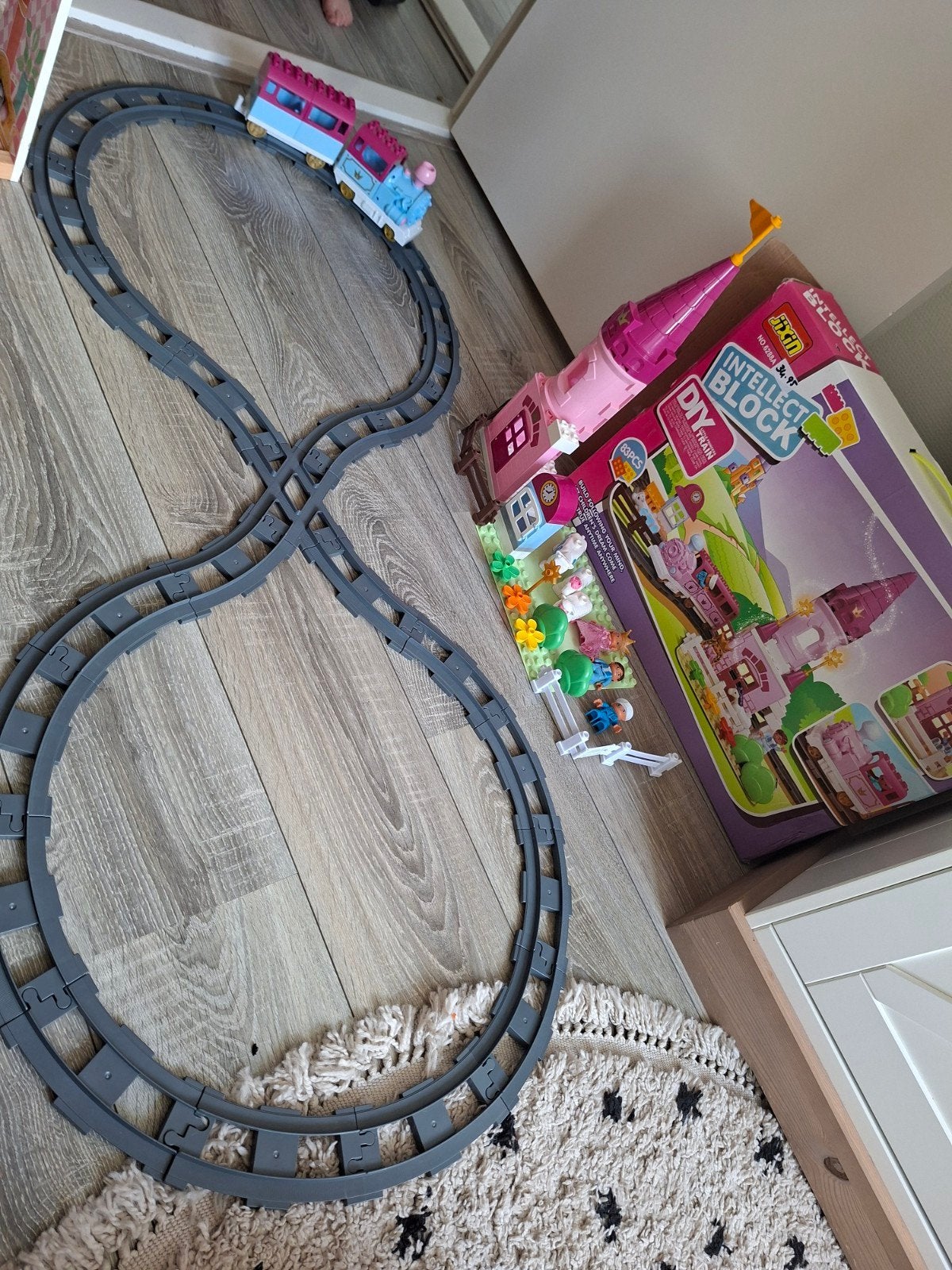 Zelfrijdende (nep) Duplo trein voor meisjes, Ophalen, Zo goed als nieuw, Overige merken