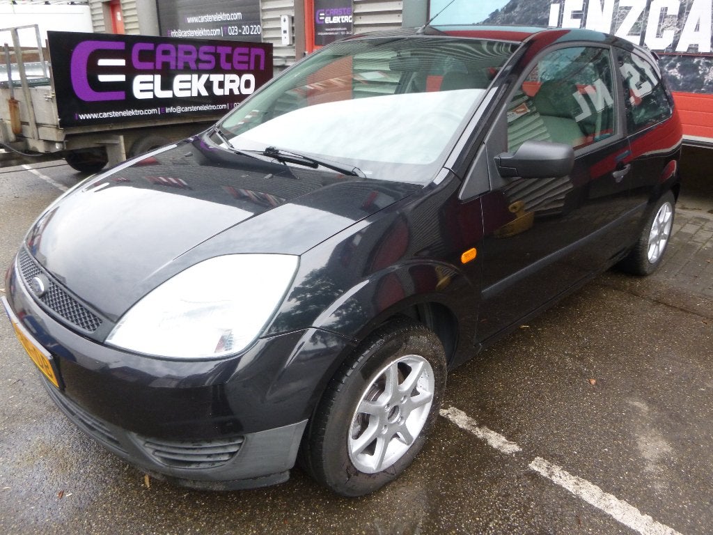 Ford Fiësta 1.25 ZUINIG! Zwart,stuurbekracht, trekhaak,etc., Auto's, Voorwielaandrijving, Stof, 1242 cc, 4 cilinders