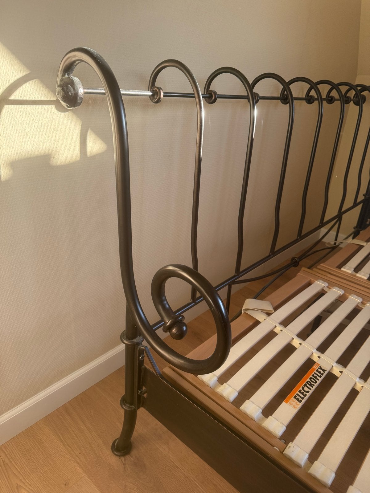 Tweepersoonsbed van gietijzer met lattenbodems vintage, Ophalen, Gebruikt, Zwart, Tweepersoons