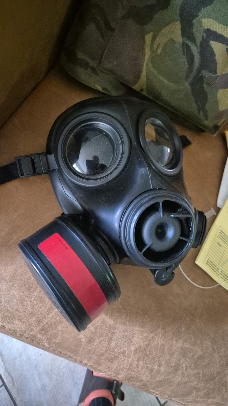 Militair gasmasker met tas en documentatie, Ophalen of Verzenden