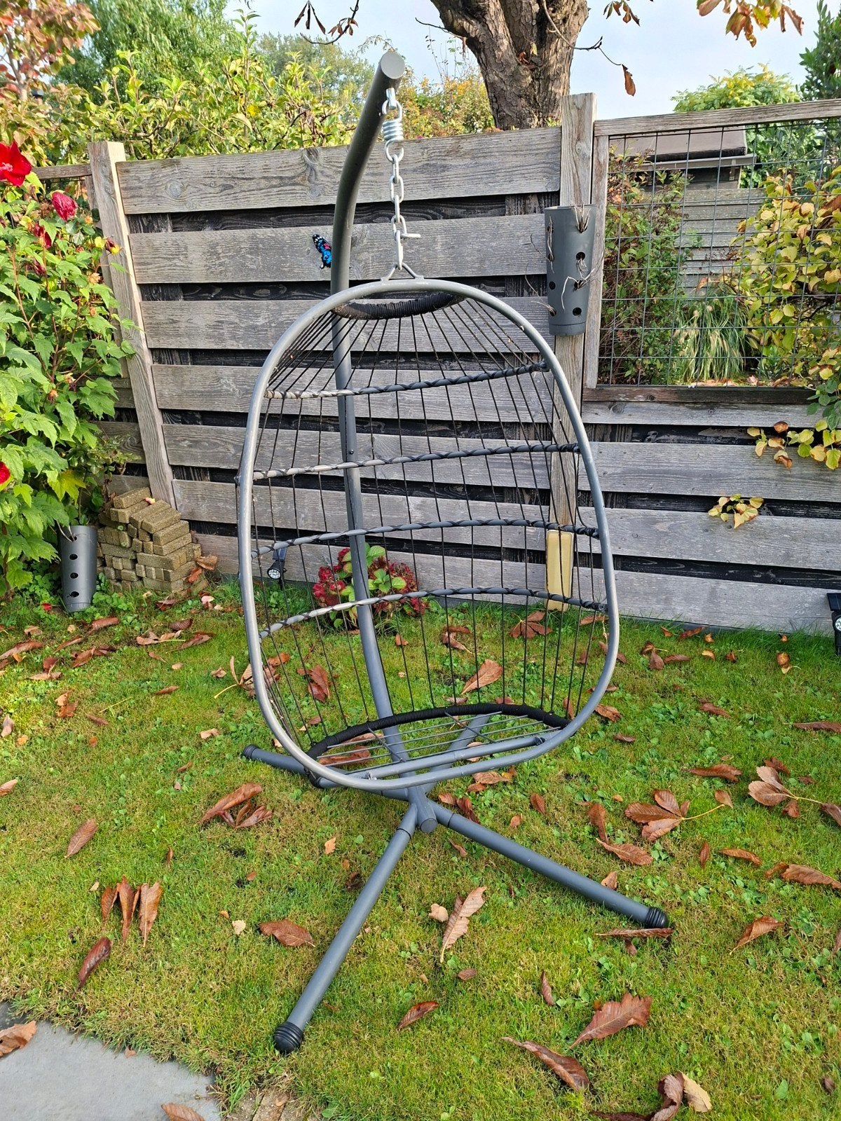2 stevige hangstoelen zonder kussens, Ophalen, Gebruikt, Metaal