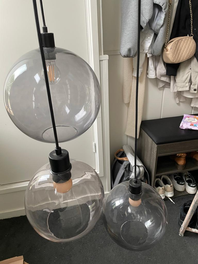 Hanglamp met 3 glazen bollen, Huis en Inrichting, Lampen | Hanglampen, Ophalen, Zo goed als nieuw, Glas, 75 cm of meer
