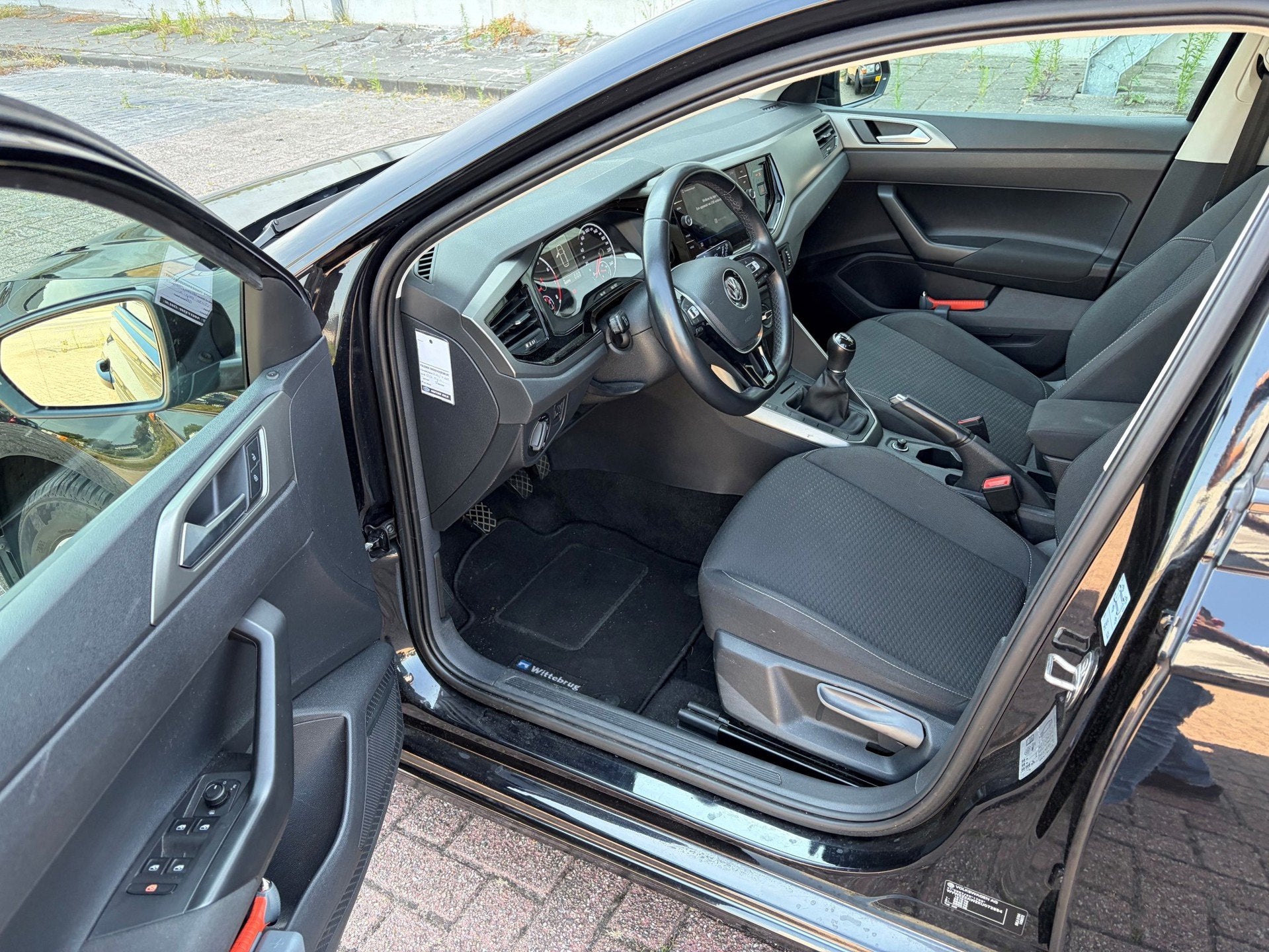 Volkswagen Polo 1.0 TSI Comfortline / camera / Carplay, Auto's, Volkswagen, Voorwielaandrijving, Euro 6, Zwart, Origineel Nederlands