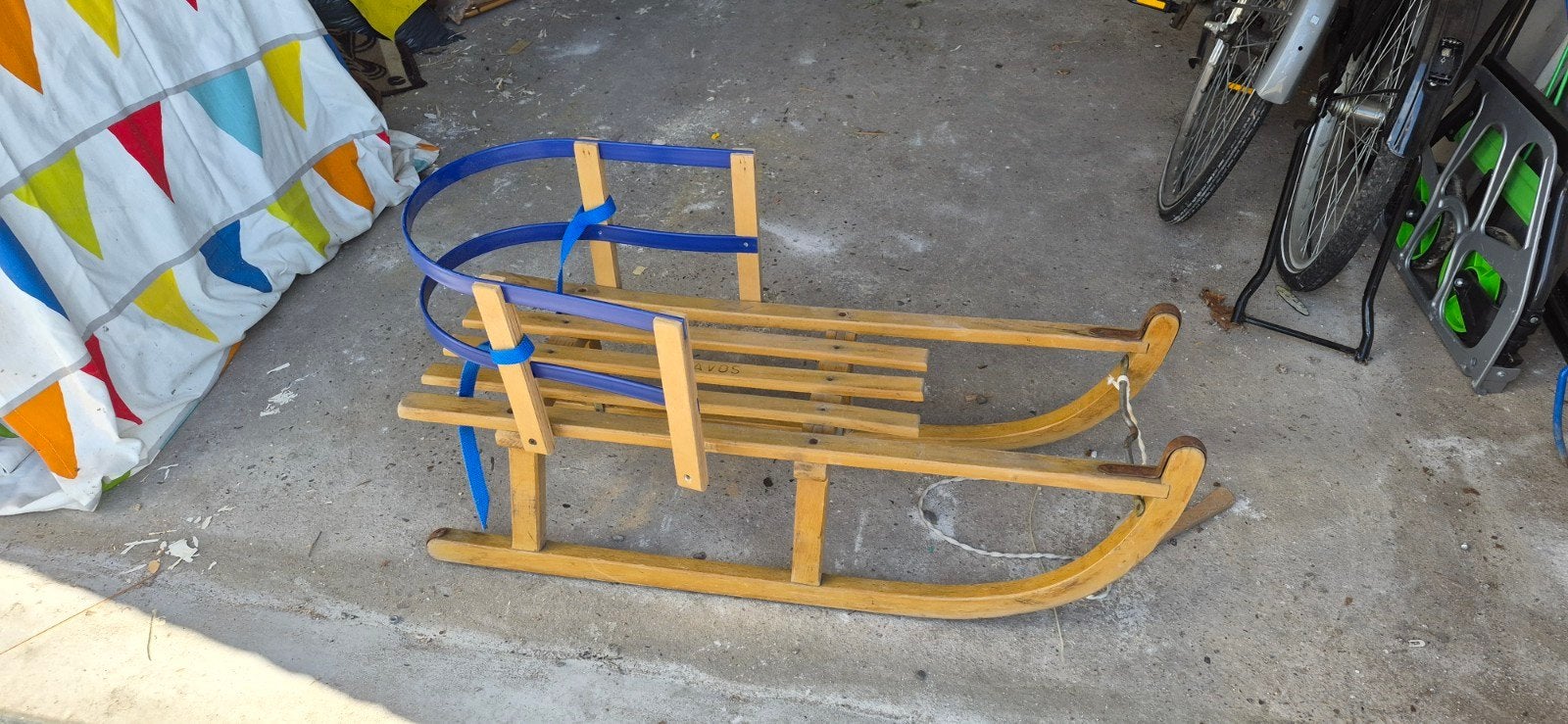 Houten slee DAVOS met rugleuning., Ophalen, Rugleuning, Gebruikt