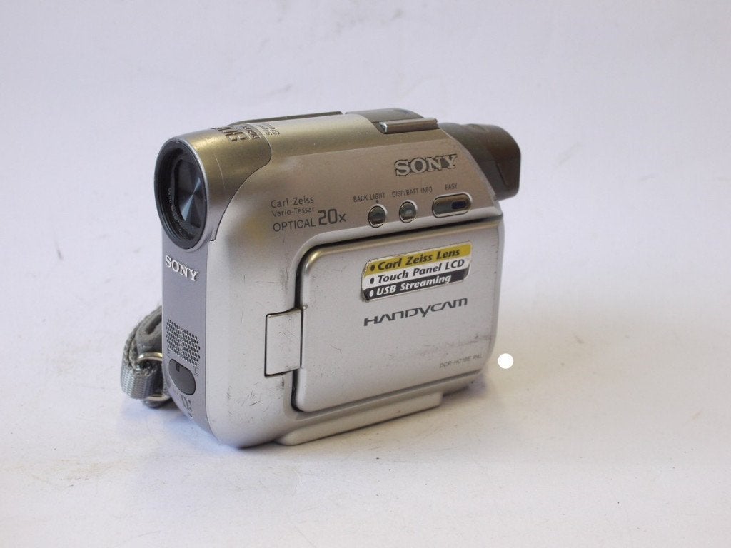 Sony DCR HC19E MiniDV inc. toebehoren (voor onderdelen?), Mini dv, 20x of meer, Ophalen of Verzenden, Camera
