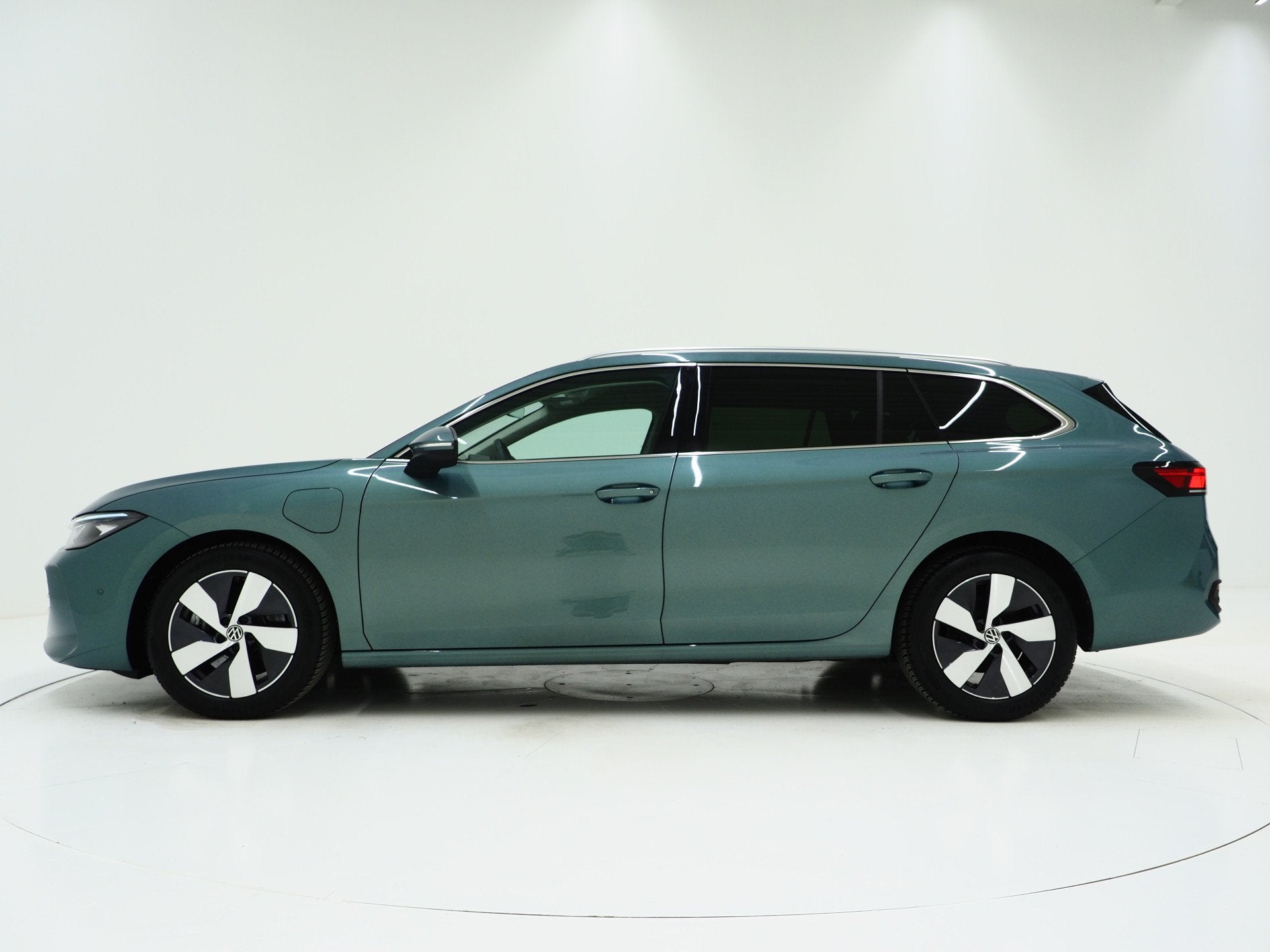 Volkswagen Passat Variant 1.5 eHybrid 204PK | Leder/Alcantar, 4 cilinders, Plug-in hybride, Automatische klimaatregeling, Geïmporteerd