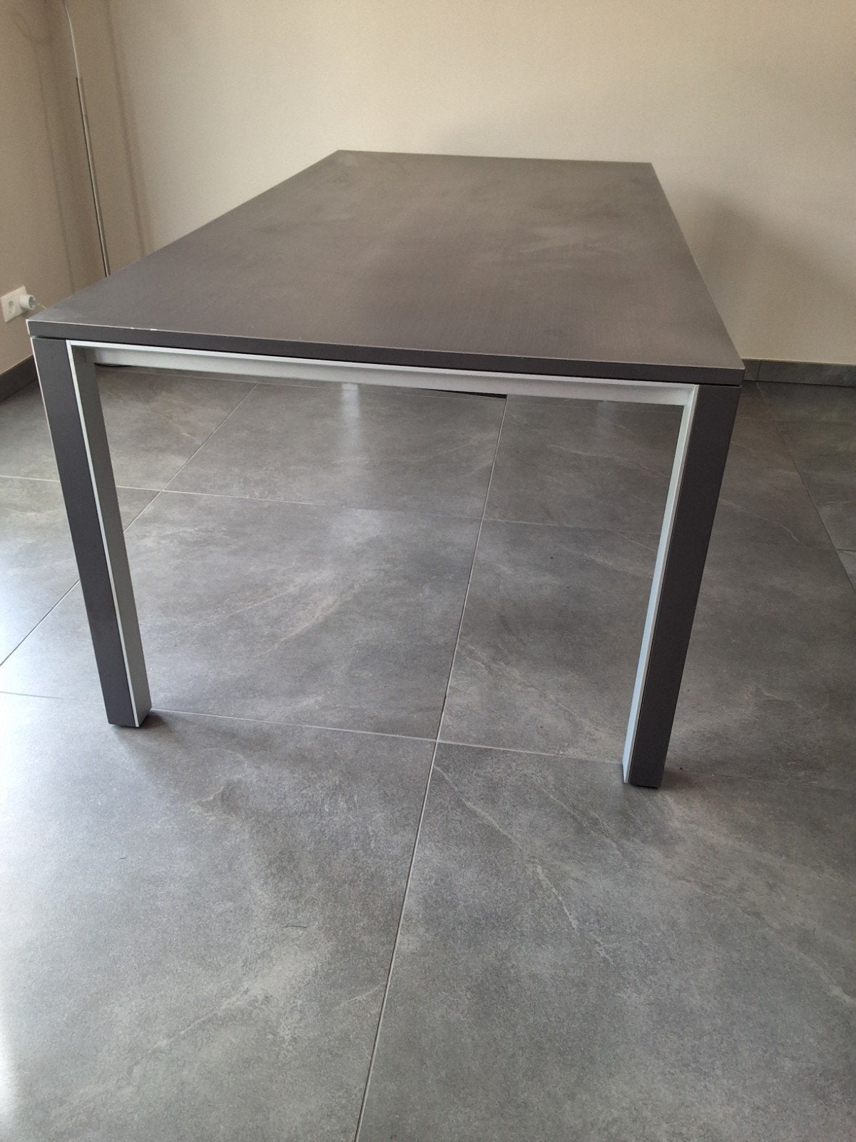 Uitschuifbare eettafel van Leolux - Modern design, Huis en Inrichting, Tafels | Eettafels, Gebruikt, 50 tot 100 cm, 150 tot 200 cm