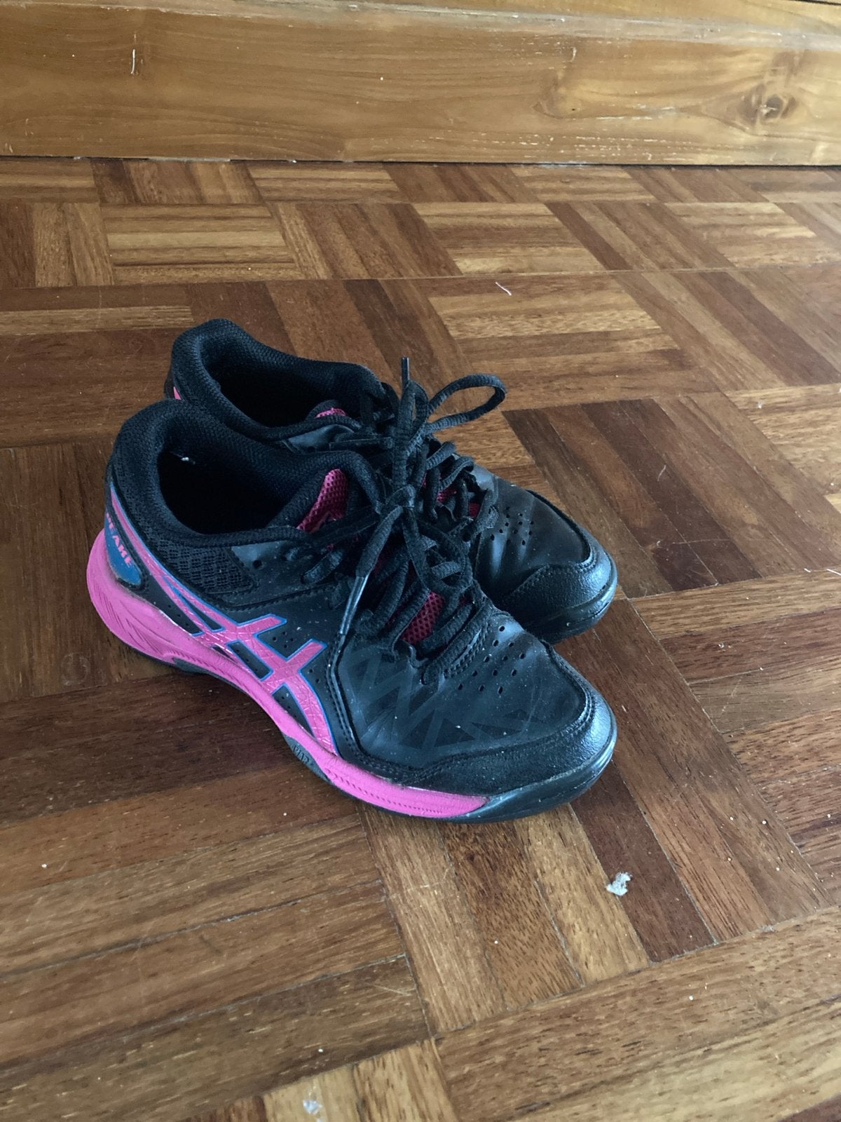 Asics Gel Peake hockeyschoenen - Maat 32,5, Sport en Fitness, Hockey, Ophalen, Gebruikt, Schoenen