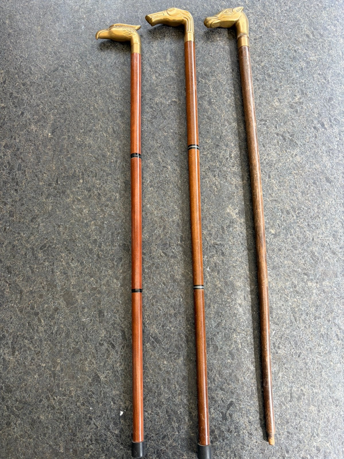 3 antieke wandelstokken van koper/hout en 2 met borrelflesje, Diversen, Wandelstokken, Ophalen, Gebruikt