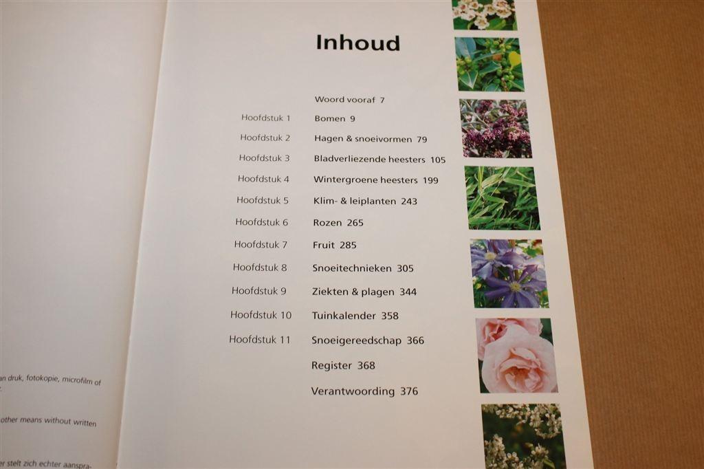 De Complete Snoei Encyclopedie — Bomen, Heesters & Fruit, Ophalen of Verzenden, Gelezen, Tuinieren en Tuinplanten