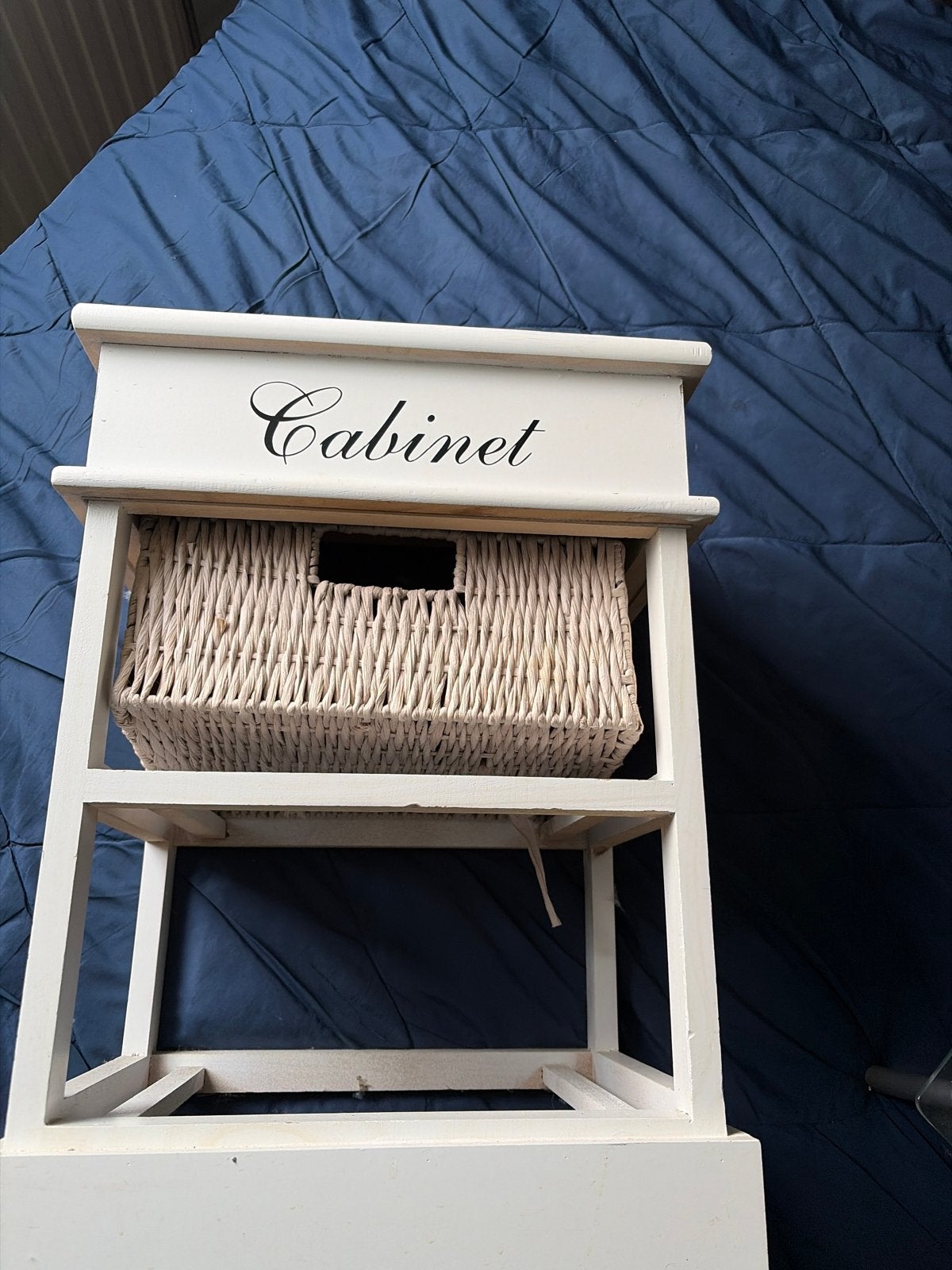 Wit houten kastje met rieten mandje, Ophalen, Gebruikt