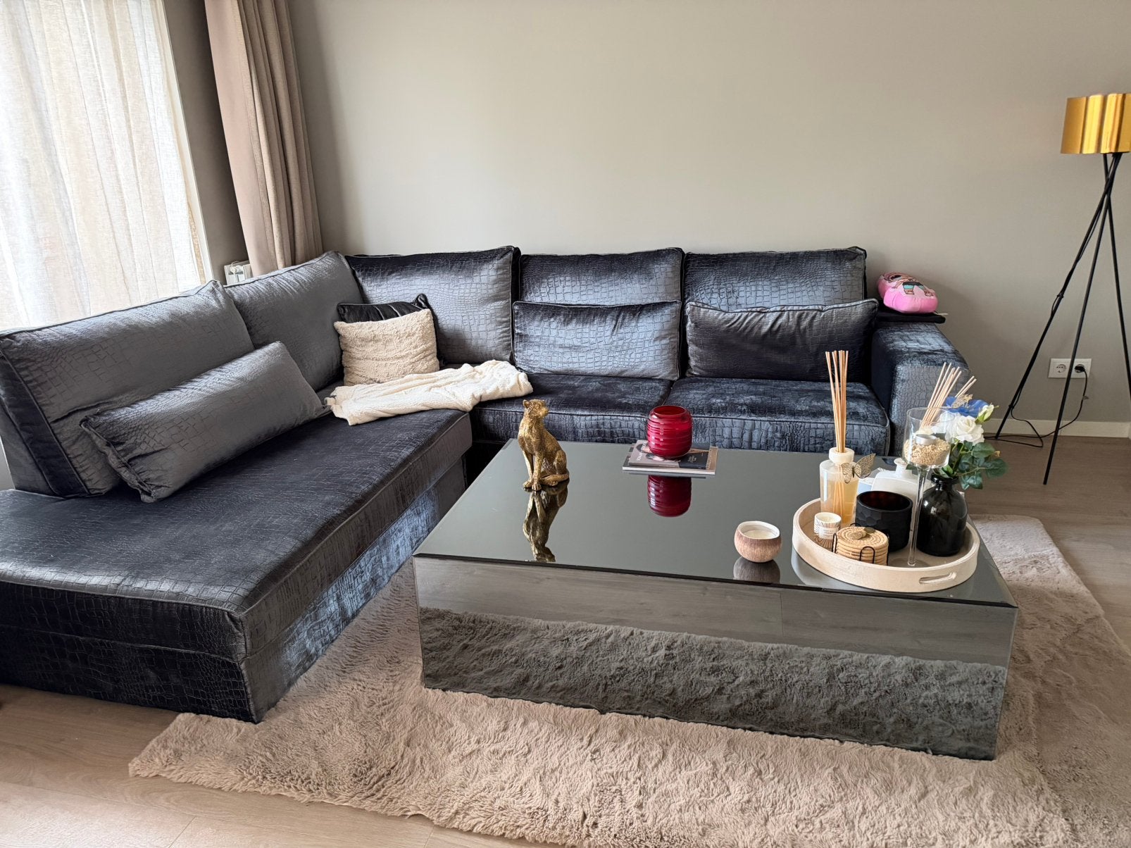 Woonkamer set!Bank,eet tafel,4 stoelen en salontafel, Ophalen, Zo goed als nieuw
