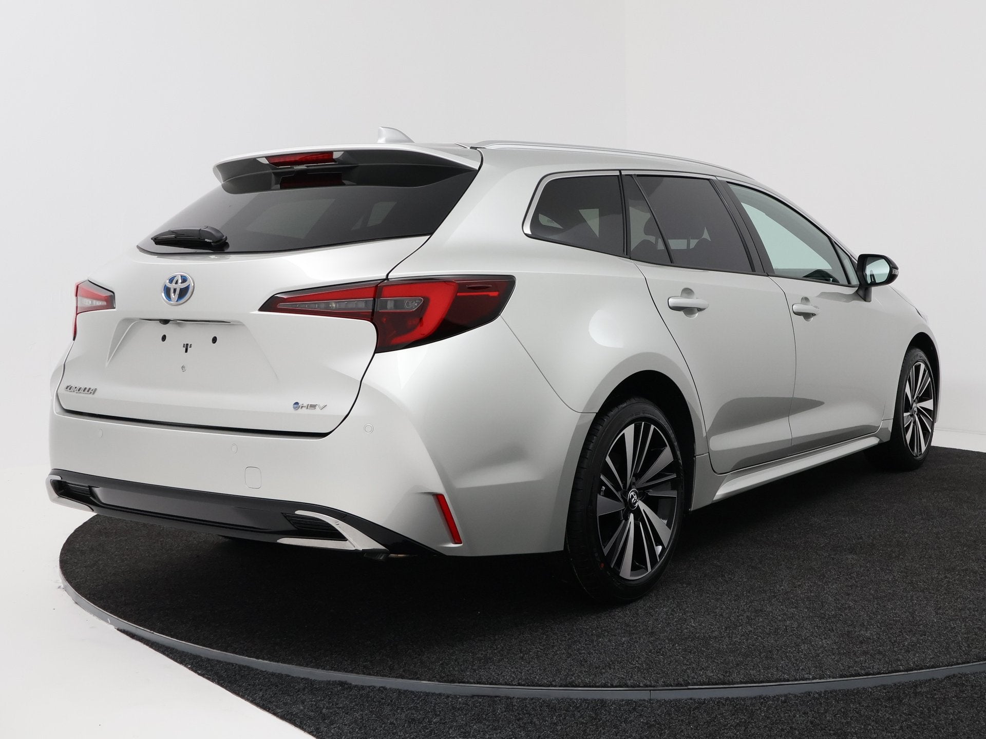 Toyota Corolla Touring Sports Hybrid 140 Dynamic | Navigatie, 12 maanden, Zwart, 4 cilinders, Nieuw