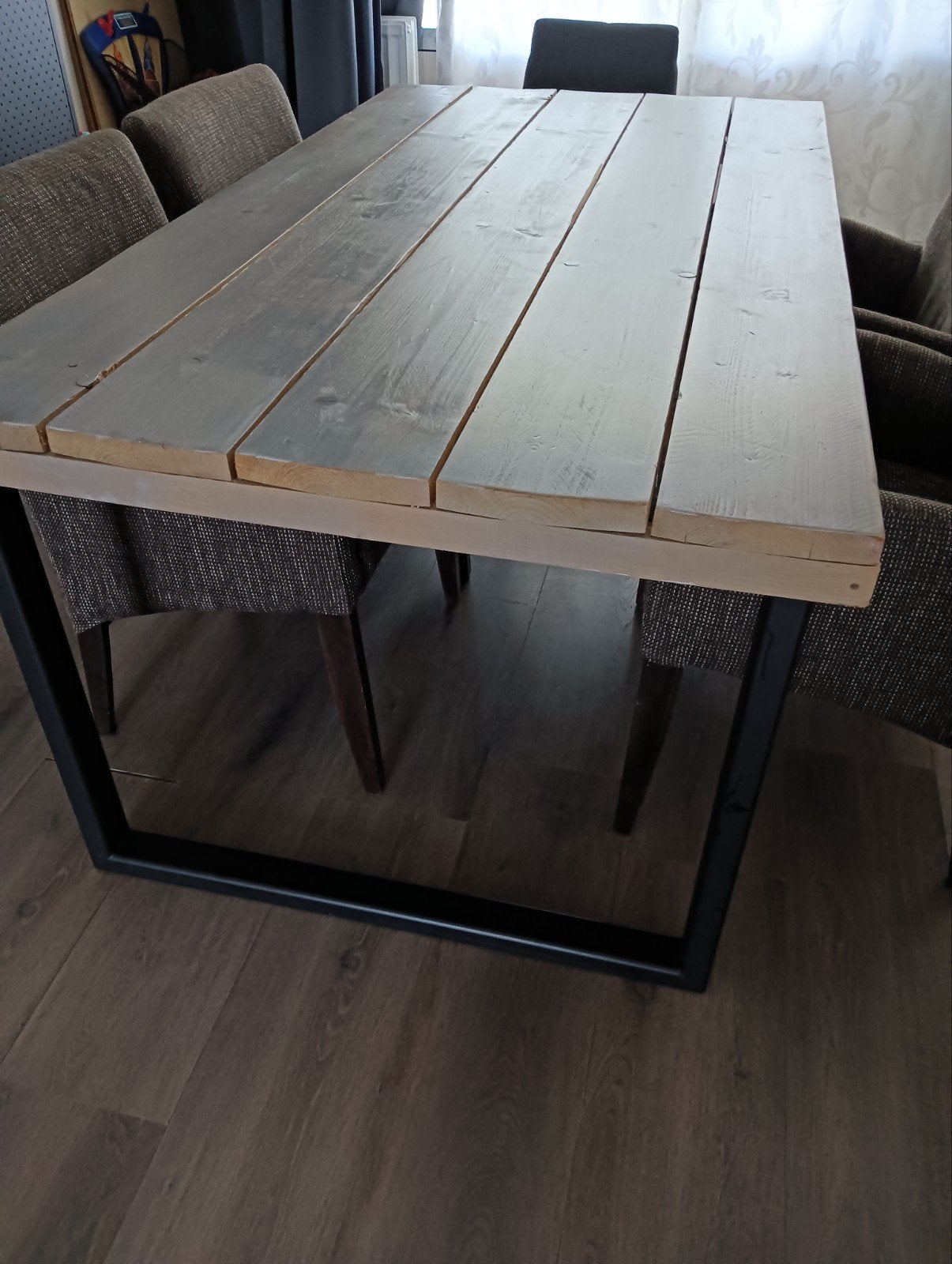 Robuuste eettafel met metalen onderstel., Huis en Inrichting, Ophalen, Rechthoekig, 150 tot 200 cm, 50 tot 100 cm