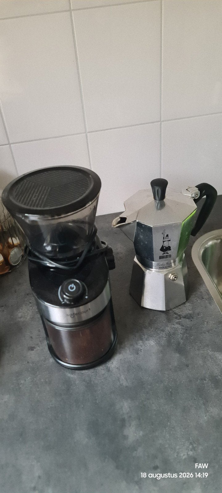 Bialetti Moka Express & Koffiemolen Set Safecourt t, Gebruikt, Ophalen of Verzenden, Combi, 2 tot 4 kopjes