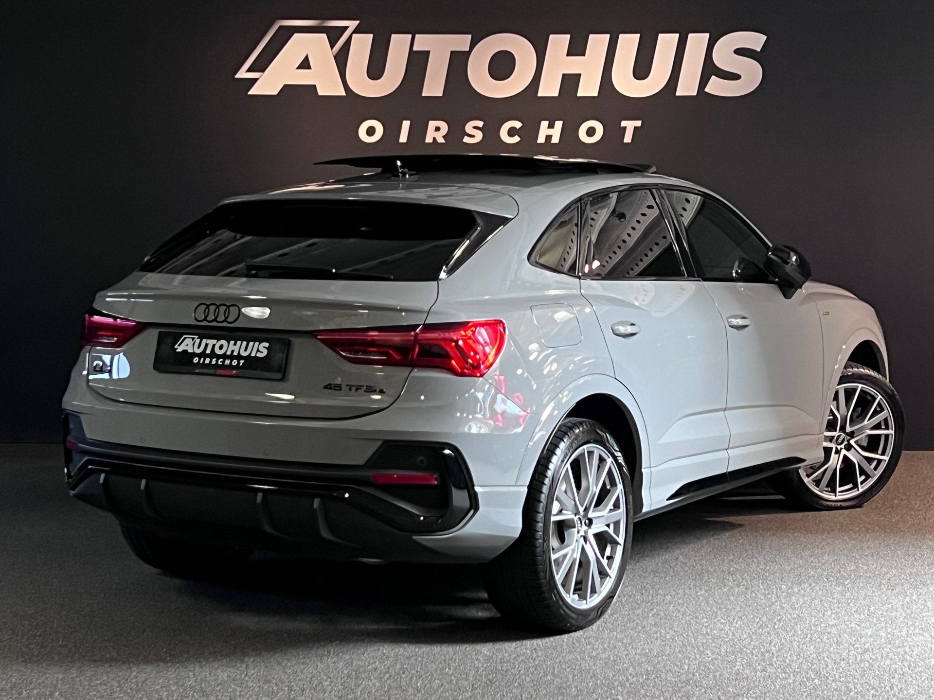 Audi Q3 Sportback 45 TFSI e S Edition Panorama/ Nardo Grey/, Gebruikt, Hybride Elektrisch/Benzine, 13 kWh, SUV of Terreinwagen