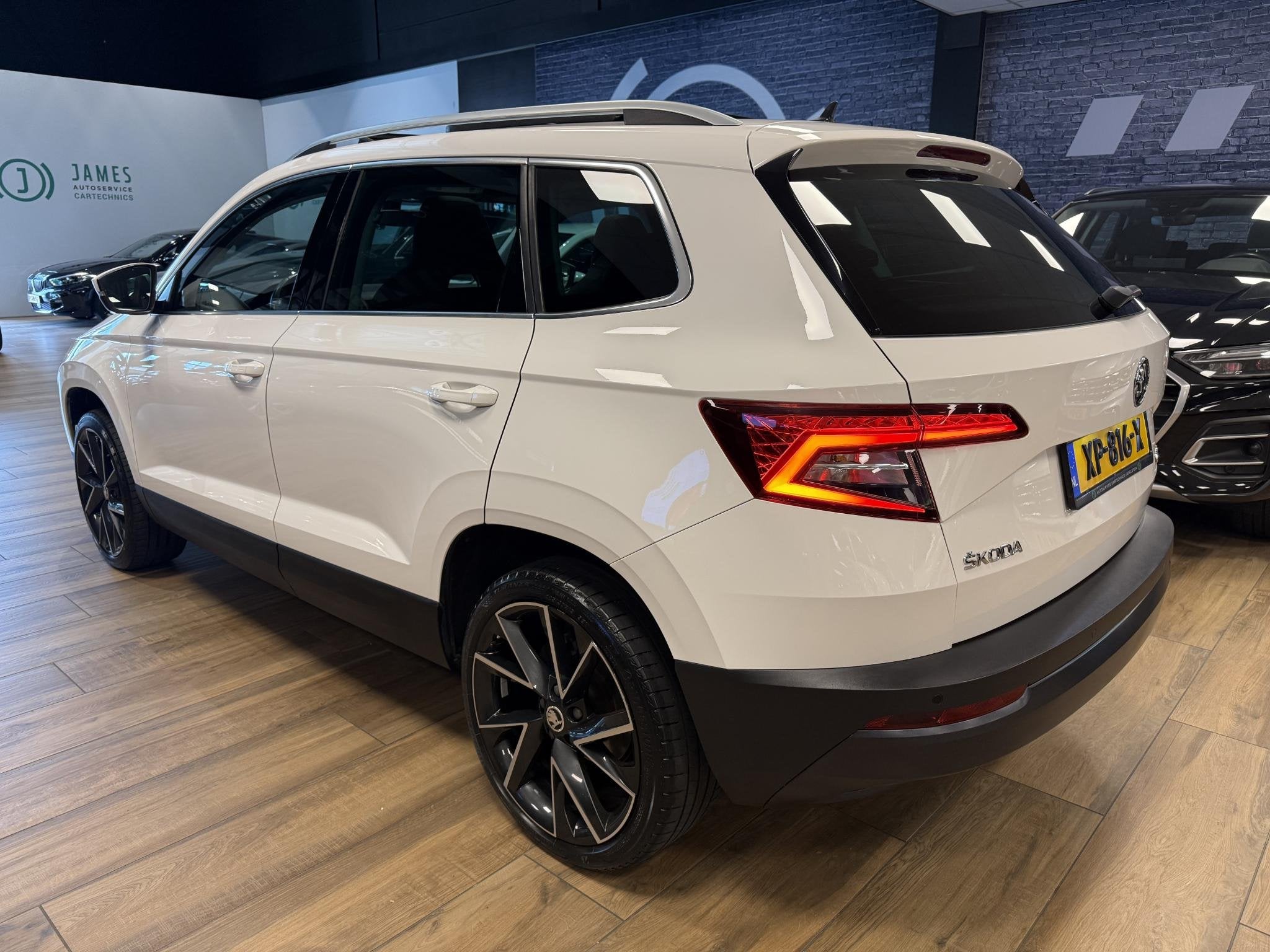 Skoda Karoq 1.0 TSI Style Business |DSG|PANO|CANTON|NAVI|CAR, Stof, Gebruikt, 1261 kg, 116 pk