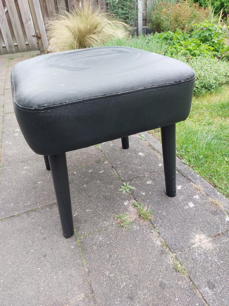Hokker zwart kunstleer., Ophalen, Gebruikt, Rond, Minder dan 50 cm