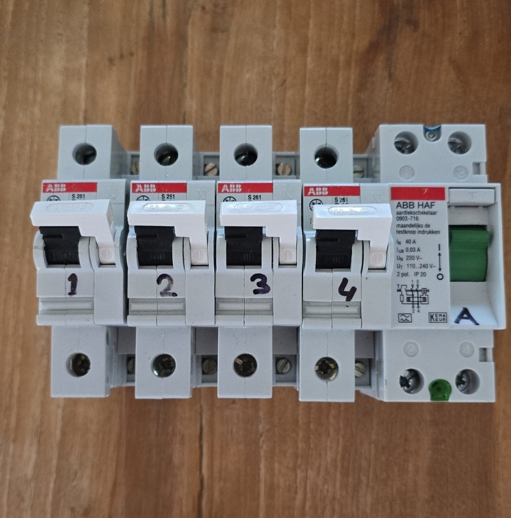 TE KOOP 4 INSTALLATIEAUTOMATEN, 1 AARDLEKSCHAKELAAR  ABB HAF, Ophalen of Verzenden, Gebruikt, ABB, Installatieautomaat