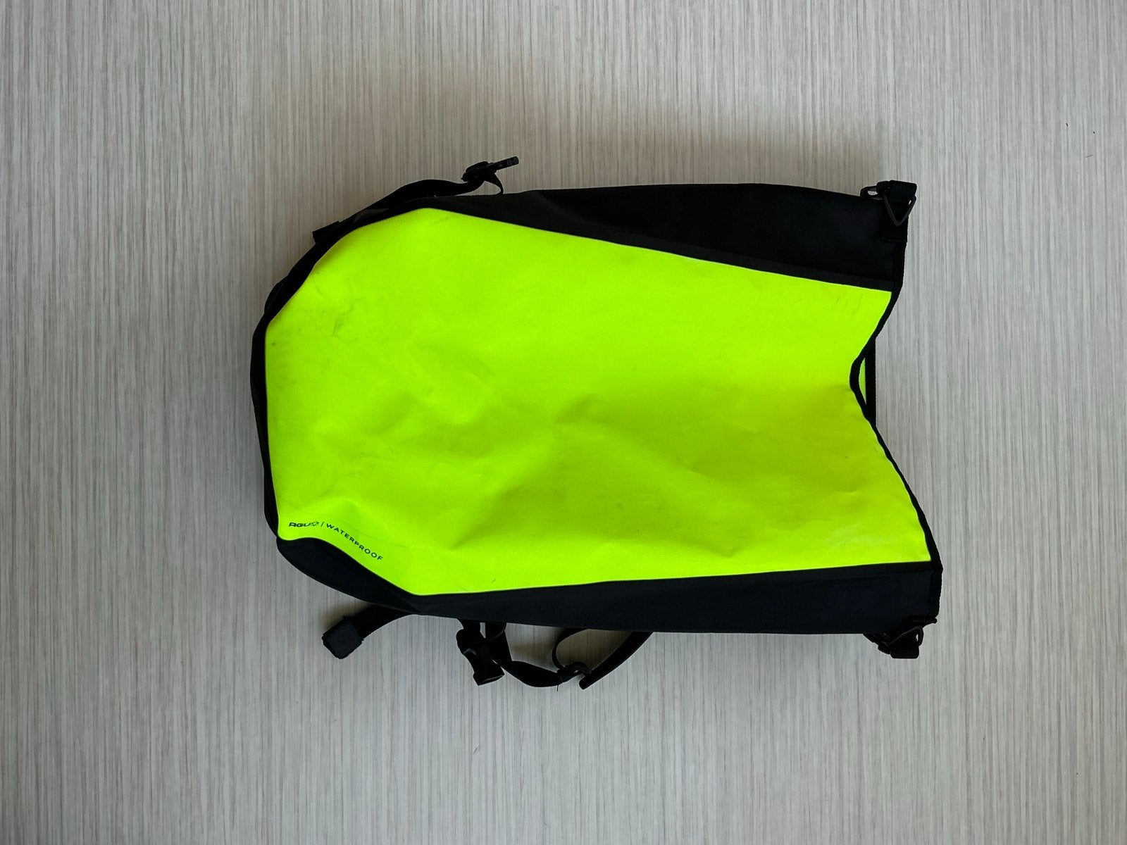 AGU Waterproof Fietstas - Neon Geel, Ophalen, Gebruikt