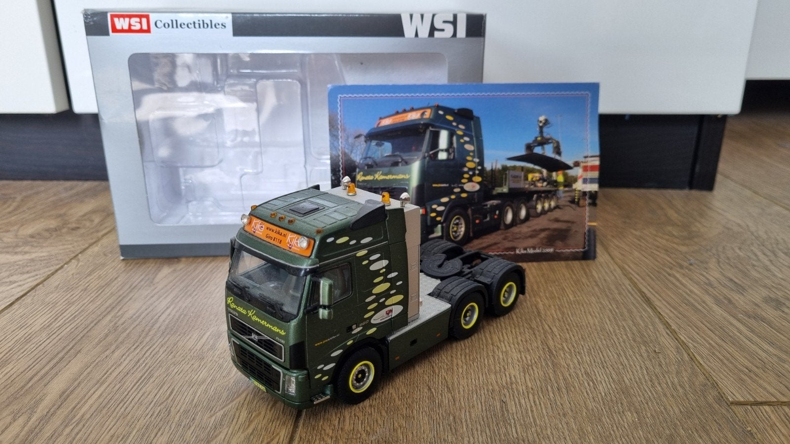 WSI Collectibles Volvo FH04 Globetrotter XL 8x4, Hobby en Vrije tijd, Modelbouw | Auto's en Voertuigen, Ophalen of Verzenden