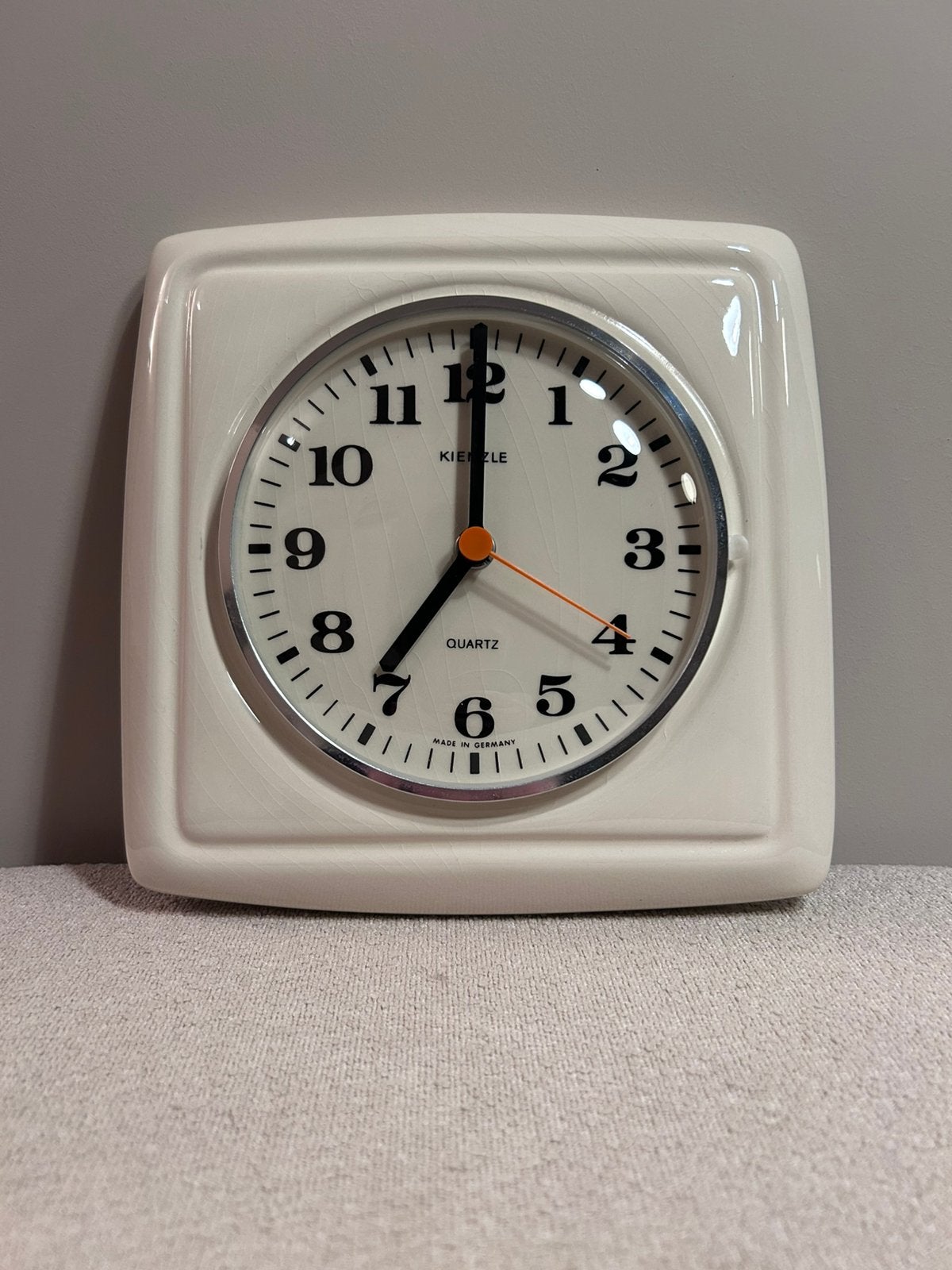 Tijd voor een beetje retro-vibe! Keinzle kwarts wandklok, Ophalen of Verzenden