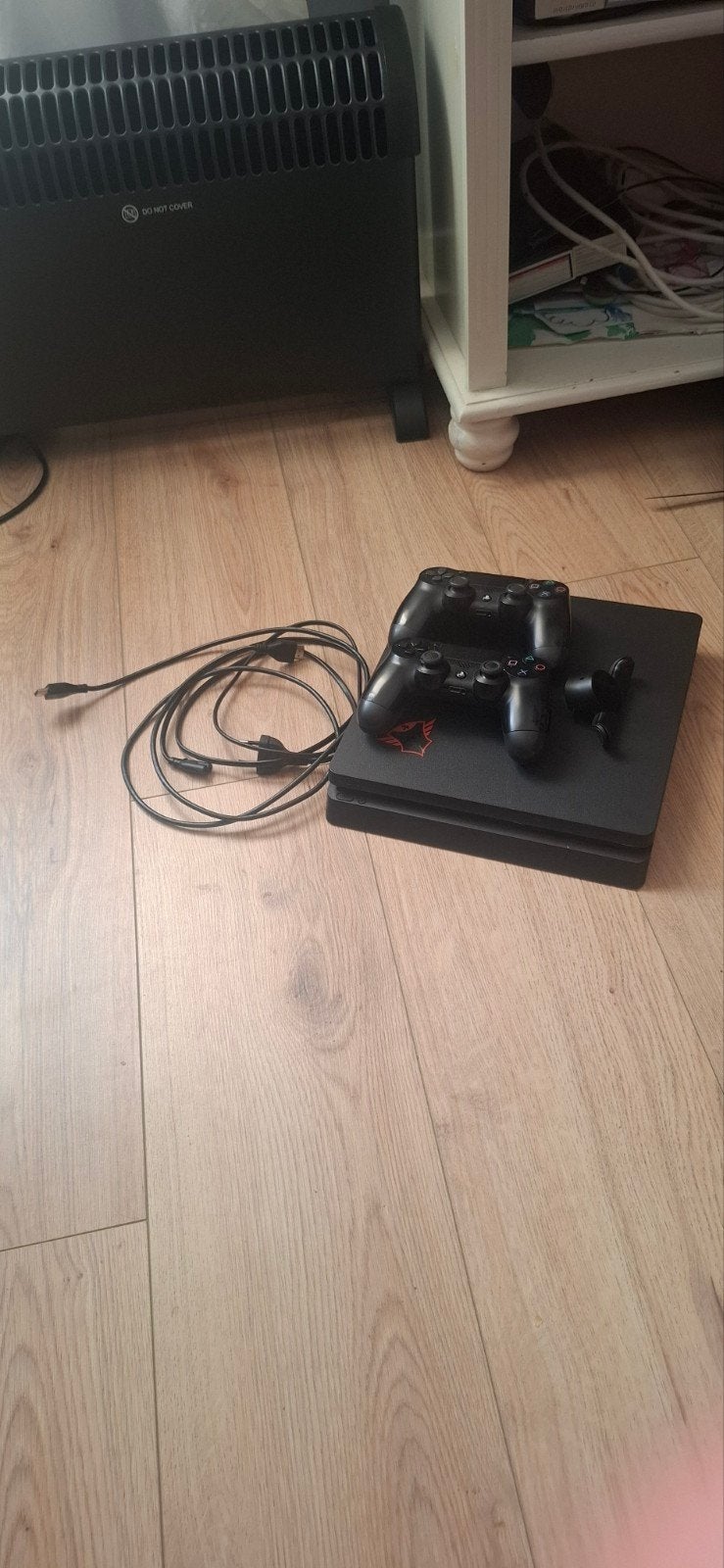 PlayStation 4 Slim 500GB met 2 controllers, Spelcomputers en Games, Spelcomputers | Sony PlayStation 4, 500 GB, Met 2 controllers