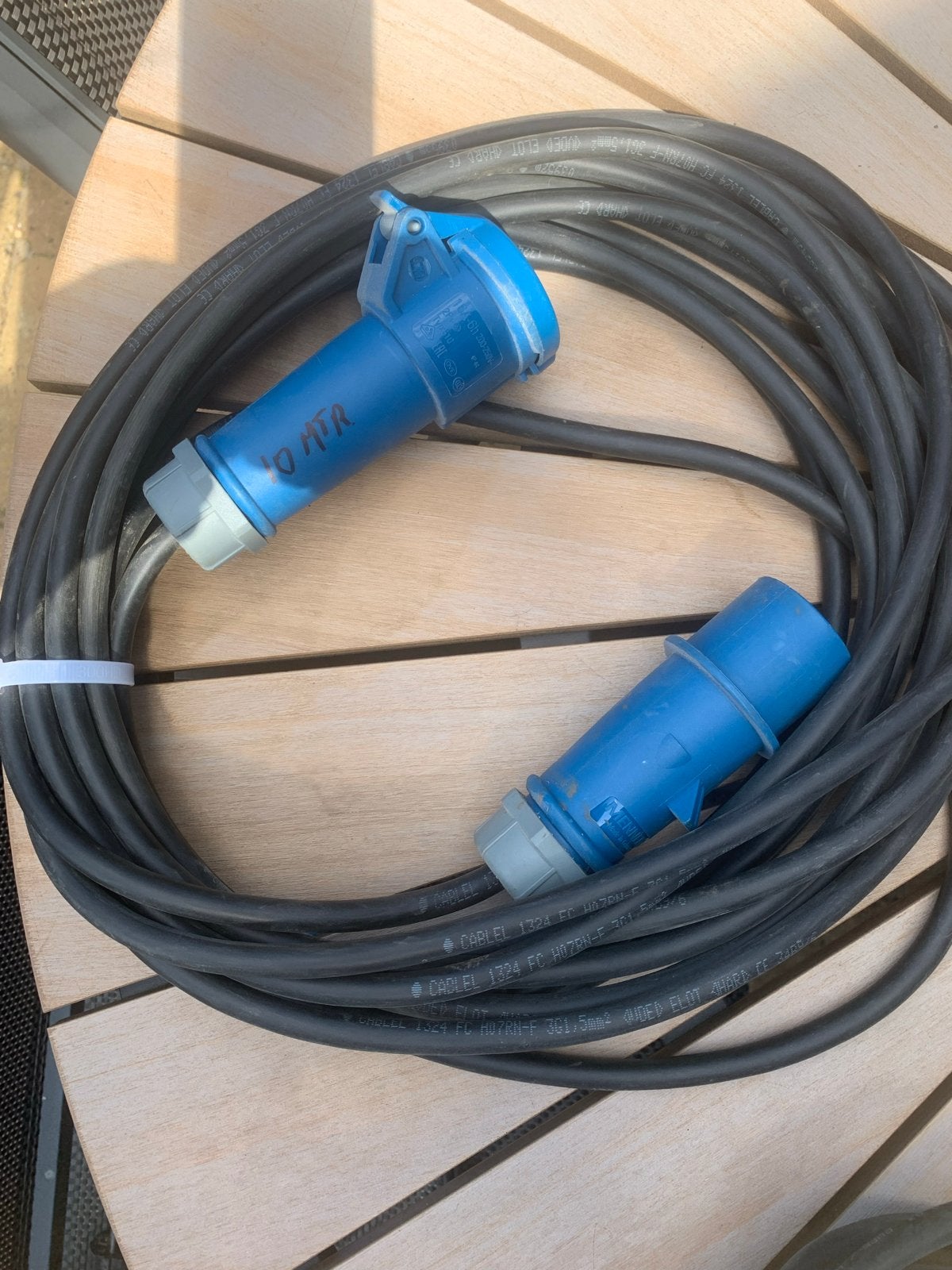 Diverse CEE verlengkabels en adapters, Ophalen, Gebruikt