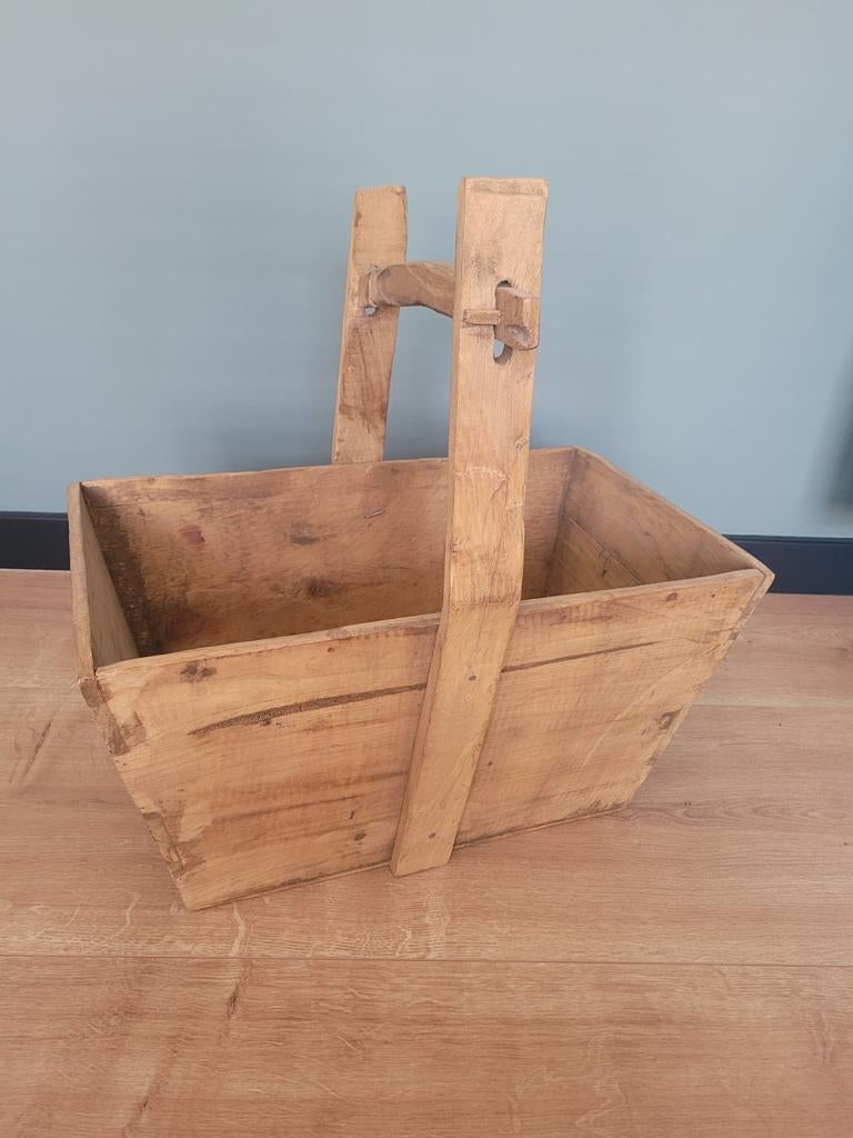 Antieke houten draagmand / oogstmand, Ophalen