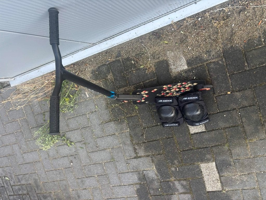 Black Dragon stuntstep + Bauer knie-/elleboogbeschermers, Fietsen en Brommers, Steps, Ophalen, Gebruikt, Gewone step, Black dragon
