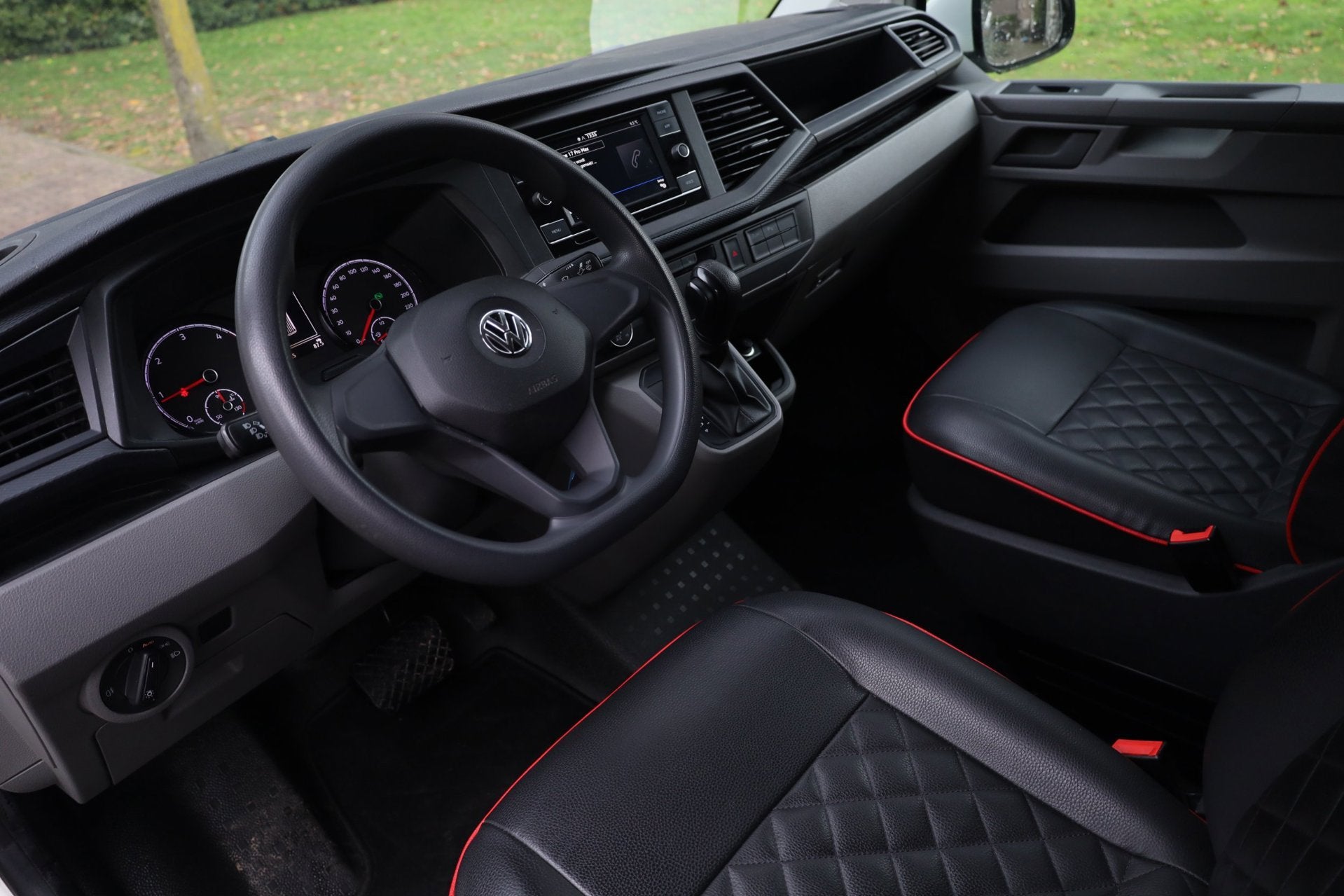 Volkswagen Transporter 2.0 TDI L2H1 28 Comfortline Aut | 20, Dealer onderhouden, 4 cilinders, 150 pk, Volkswagen