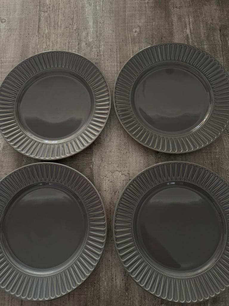 Ikea dinerborden, 4 stuks, donkergrijs, Huis en Inrichting, Ophalen of Verzenden, Gebruikt, Overige stijlen, Bord(en)
