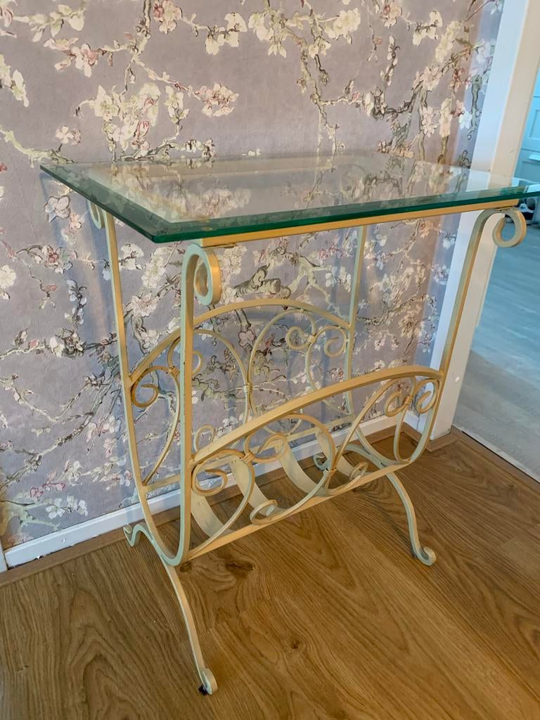 Brocante Bijzettafel/Haltafel met Glasplaat en Lectuurbak, Huis en Inrichting, Tafels | Bijzettafels, Ophalen, Minder dan 55 cm