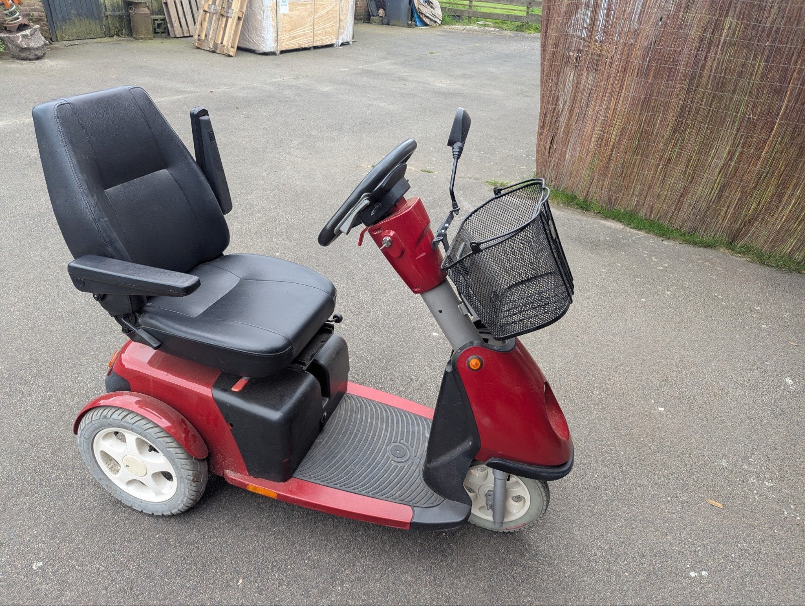 Trophy scootmobiel rood – weinig gebruikt – nieuwe accu, Ophalen