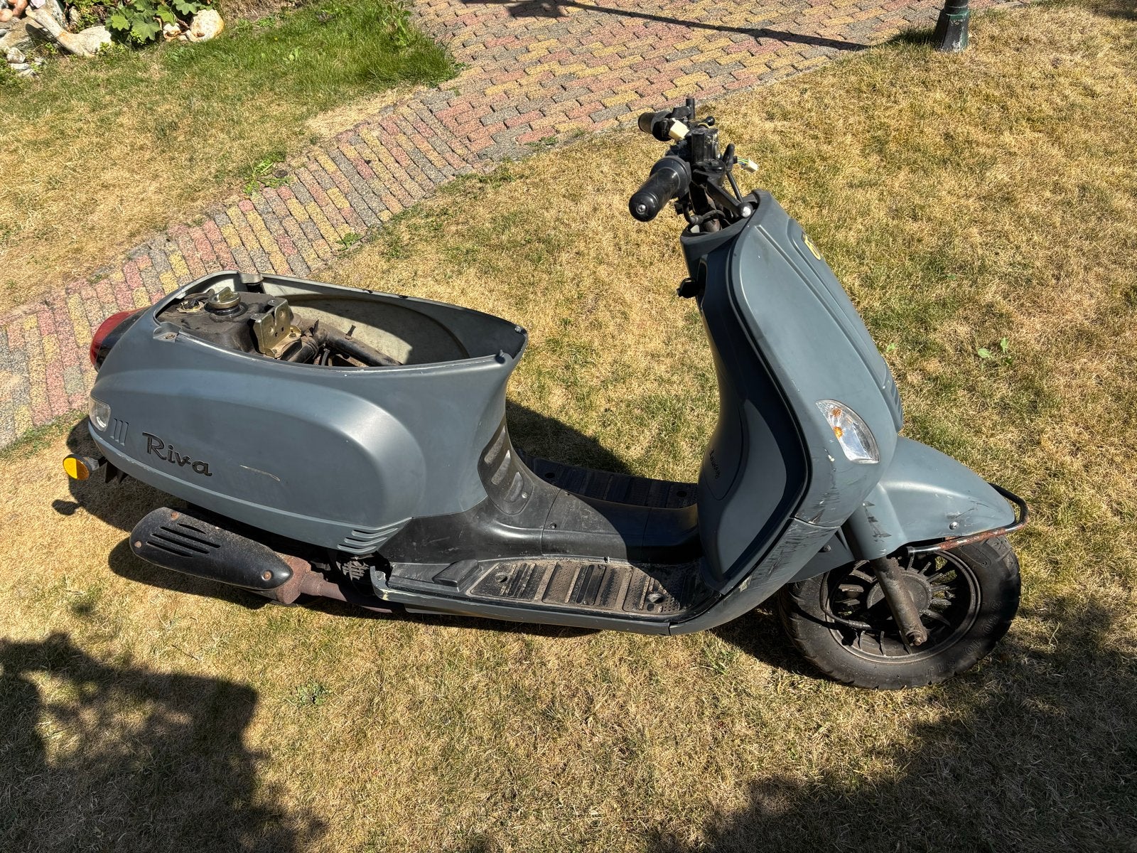 Scooter Riva Luxury - Start niet, rem zit vast, Fietsen en Brommers, Scooters | Overige merken, Ophalen, Gebruikt, Maximaal 45 km/u