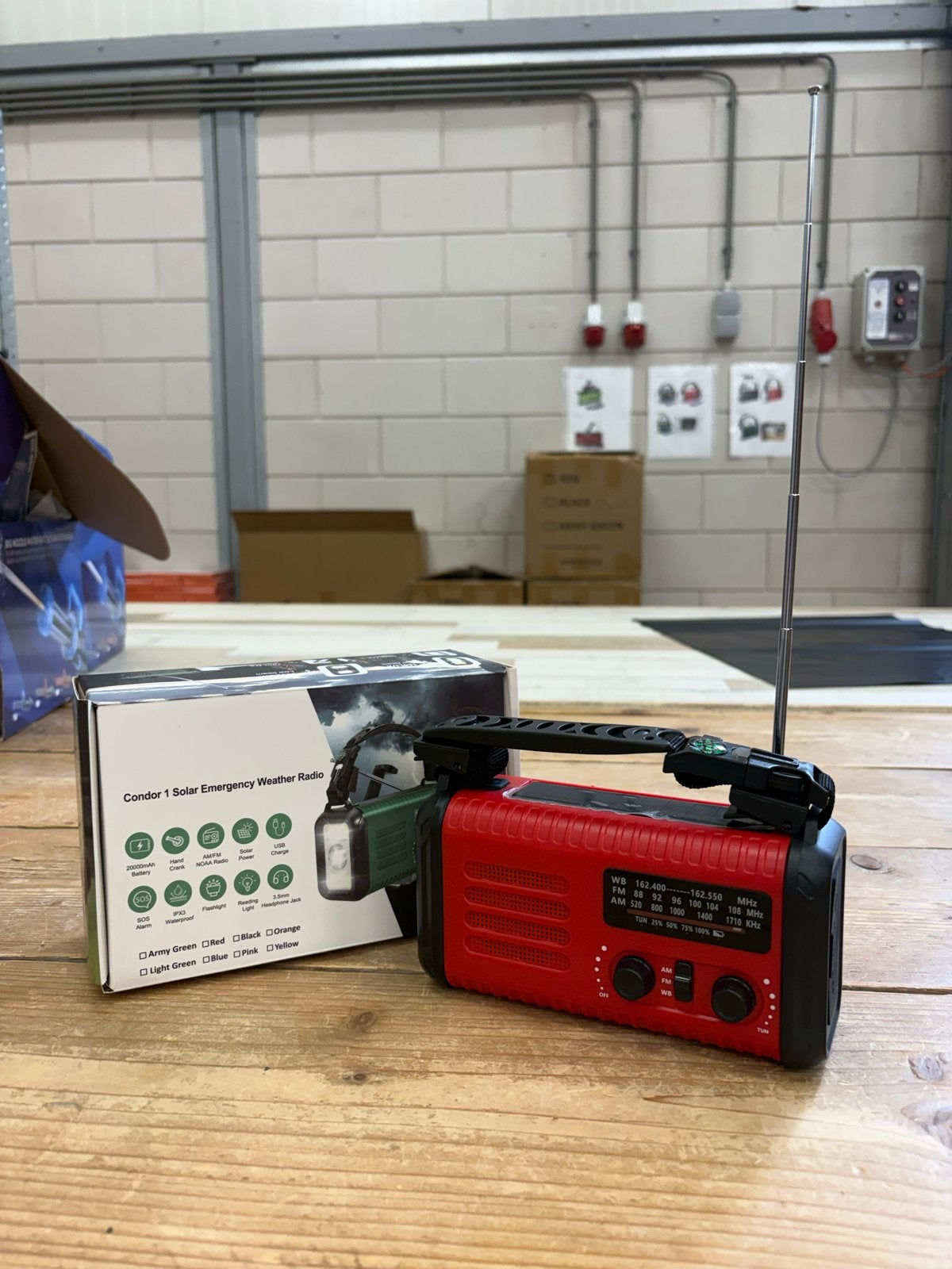 Dreamgoods Noodradio 20.000 mAh Rood - Solar & Dynamo, Ophalen of Verzenden, Nieuw, Radio
