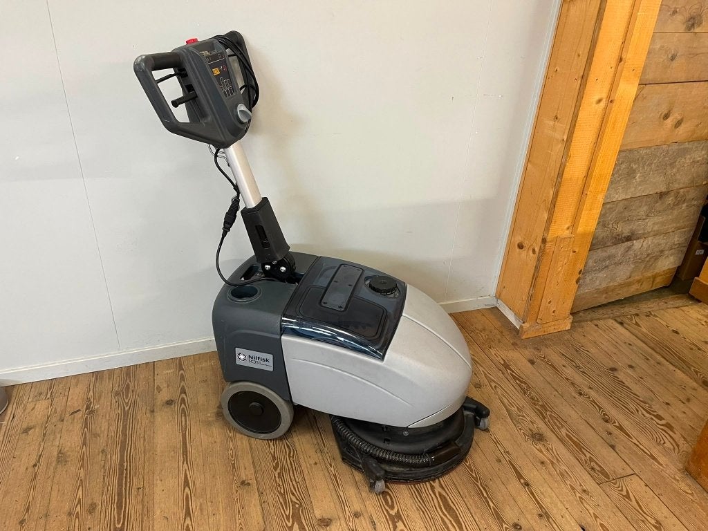 Nilfisk SC351 schrobzuigmachine – nieuwe 100Ah accu, Ophalen, Gebruikt, Schrobmachine